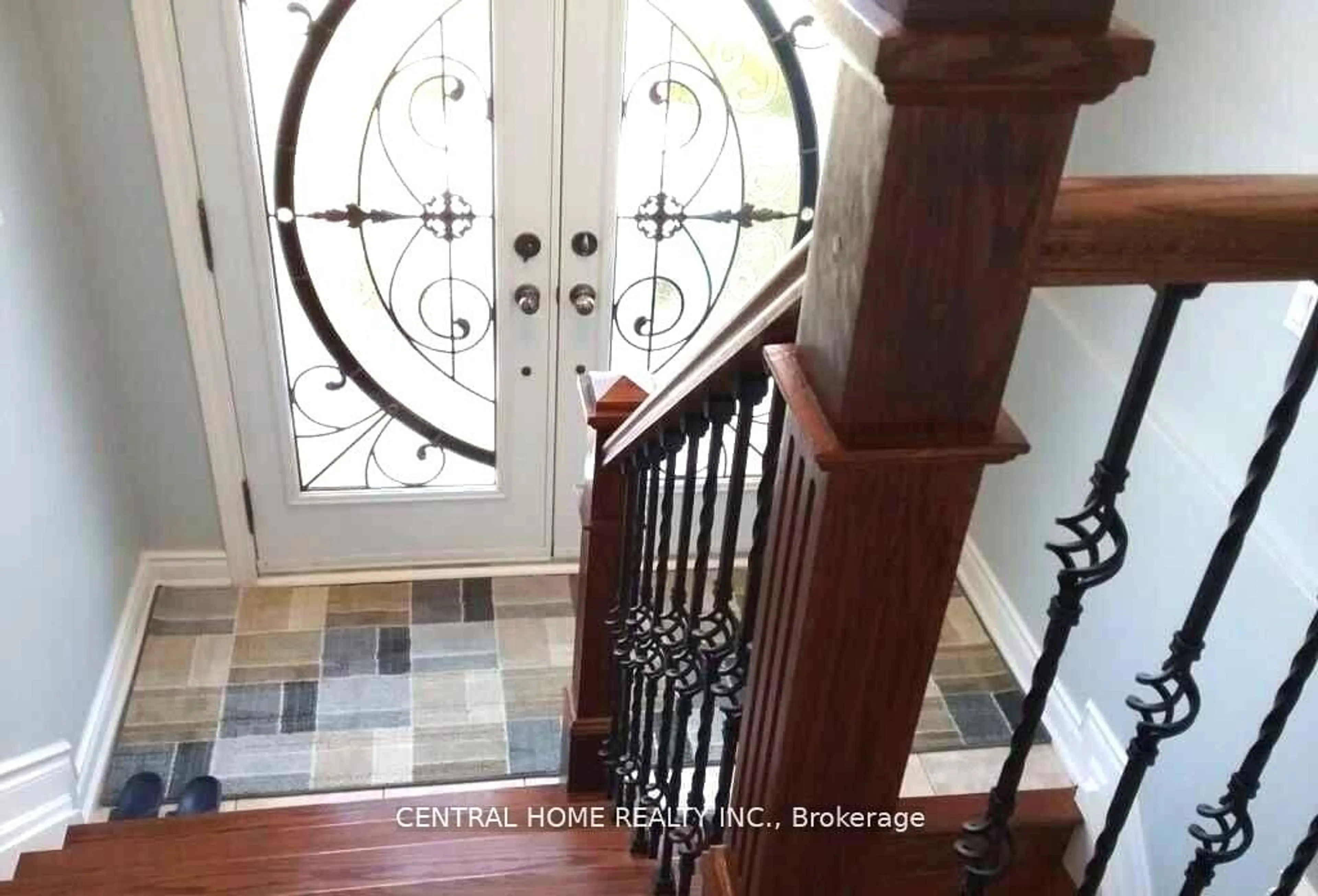 Indoor entryway for 59 Blaney Cres, Toronto Ontario M3N 1L3