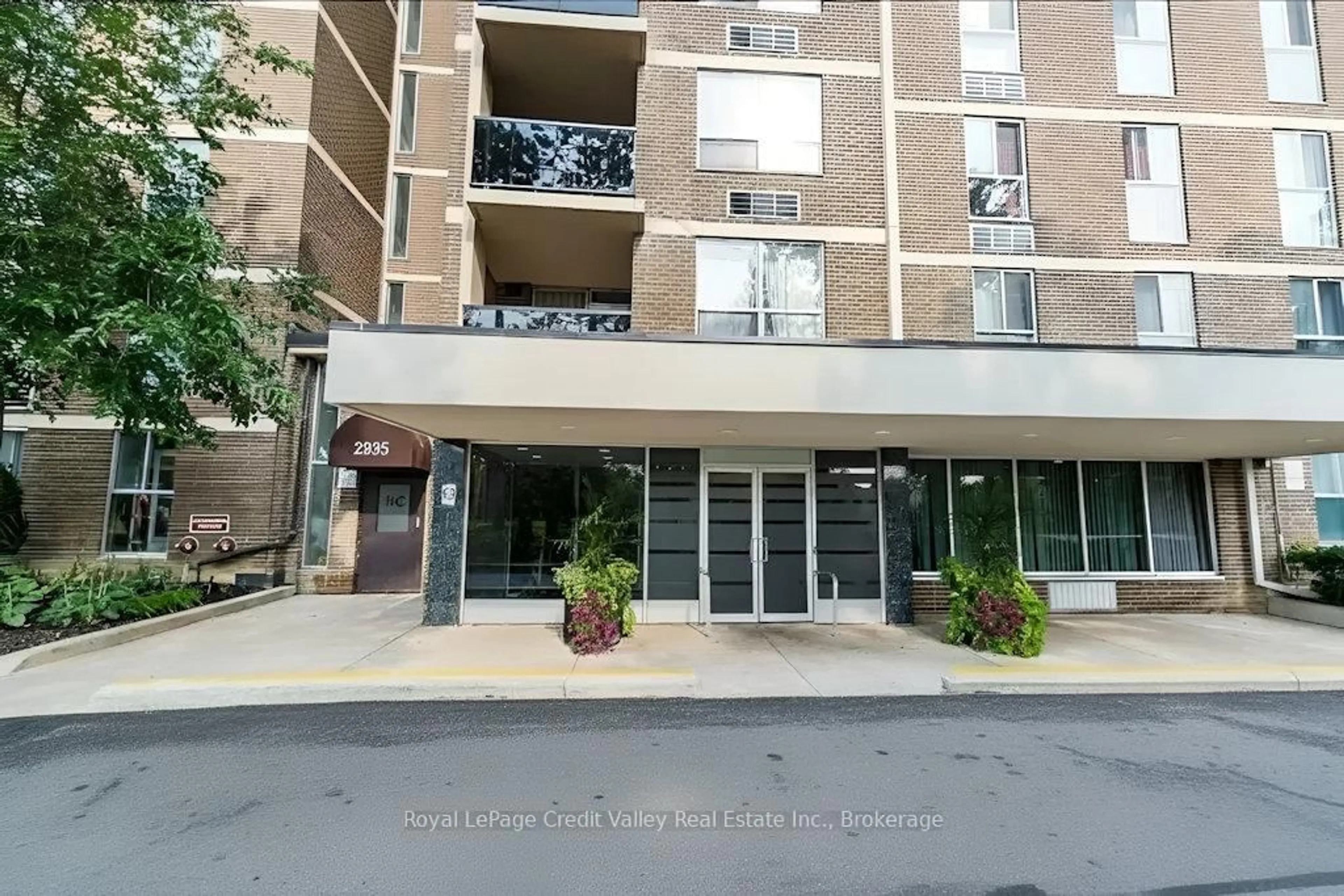 Indoor foyer for 2835 Islington Ave #209, Toronto Ontario M9L 2K2