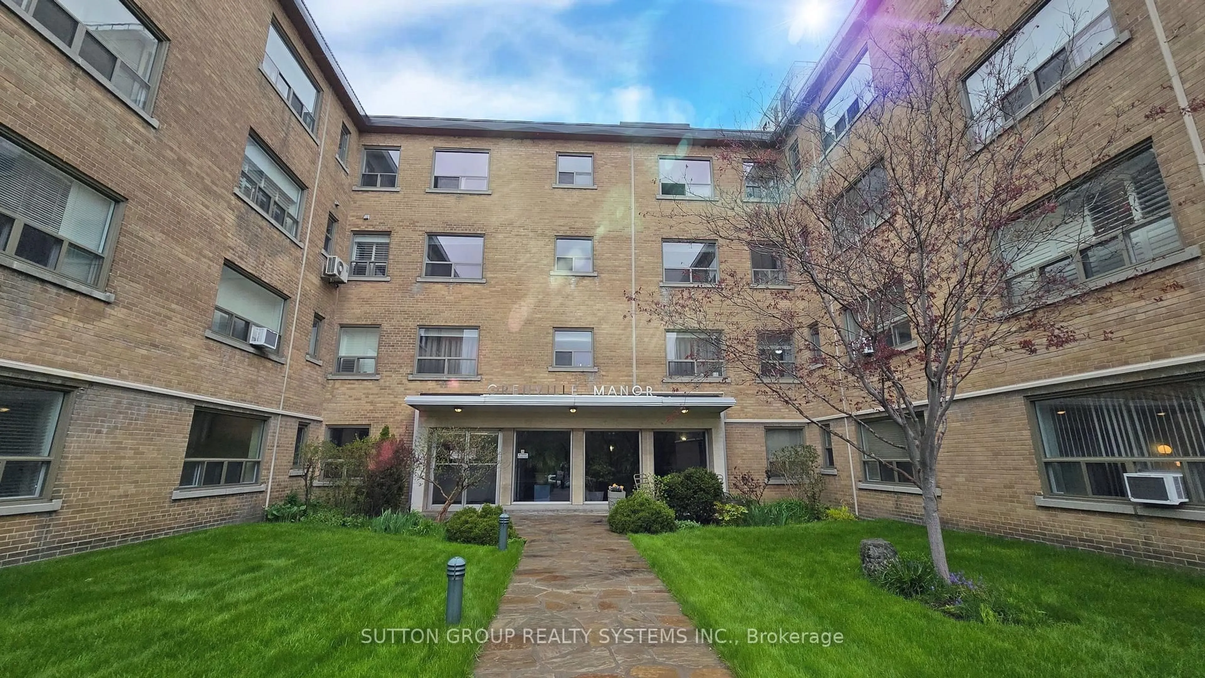 Unknown for 2000 Bloor St #315, Toronto Ontario M6P 3L2