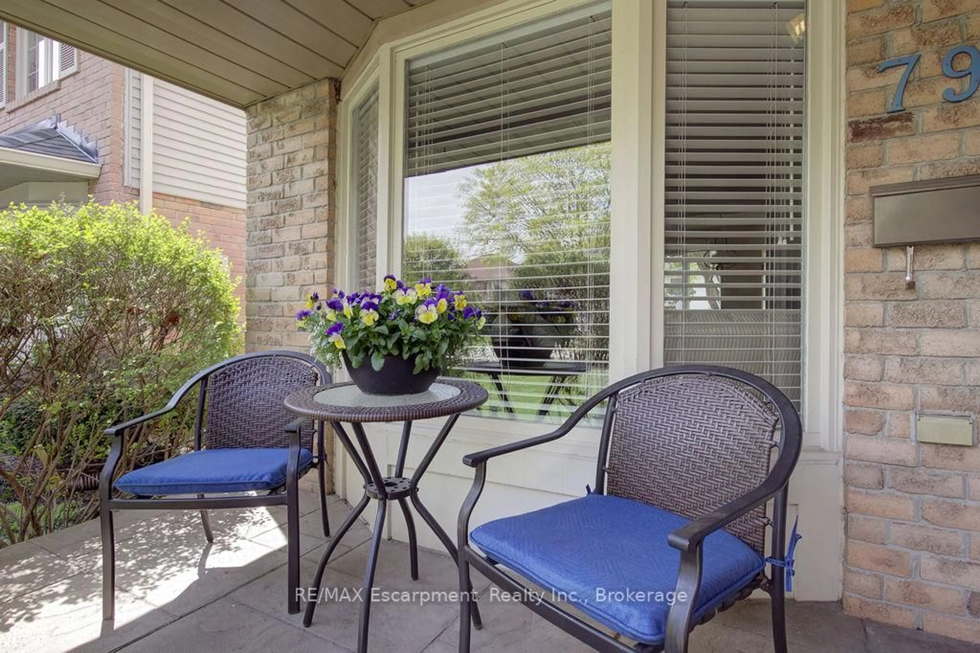 Patio, unknown for 794 Hawkins Cres, Burlington Ontario L7S 2C3