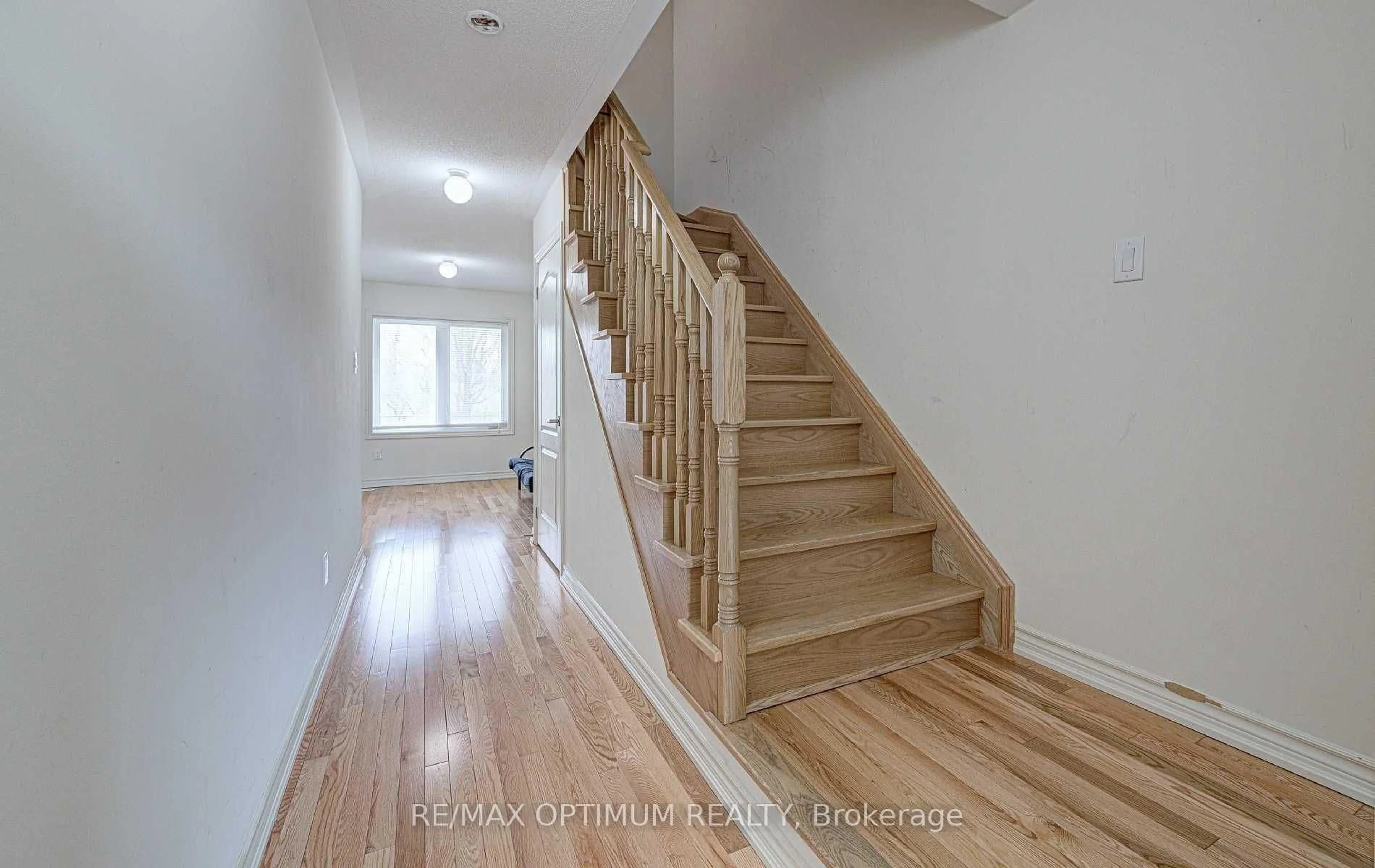 Stairs for 6 - 11 Autumnwood Ave, Brampton Ontario L6Y 6G3