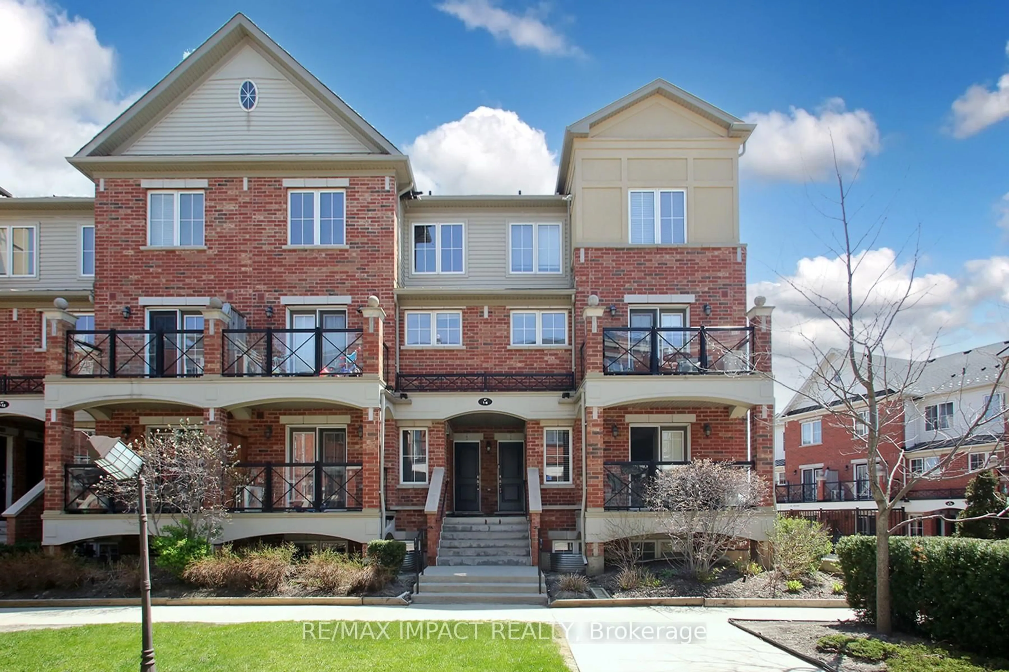 Home with brick exterior material, unknown for 47 Hays Blvd #3, Oakville Ontario L6H 0J1