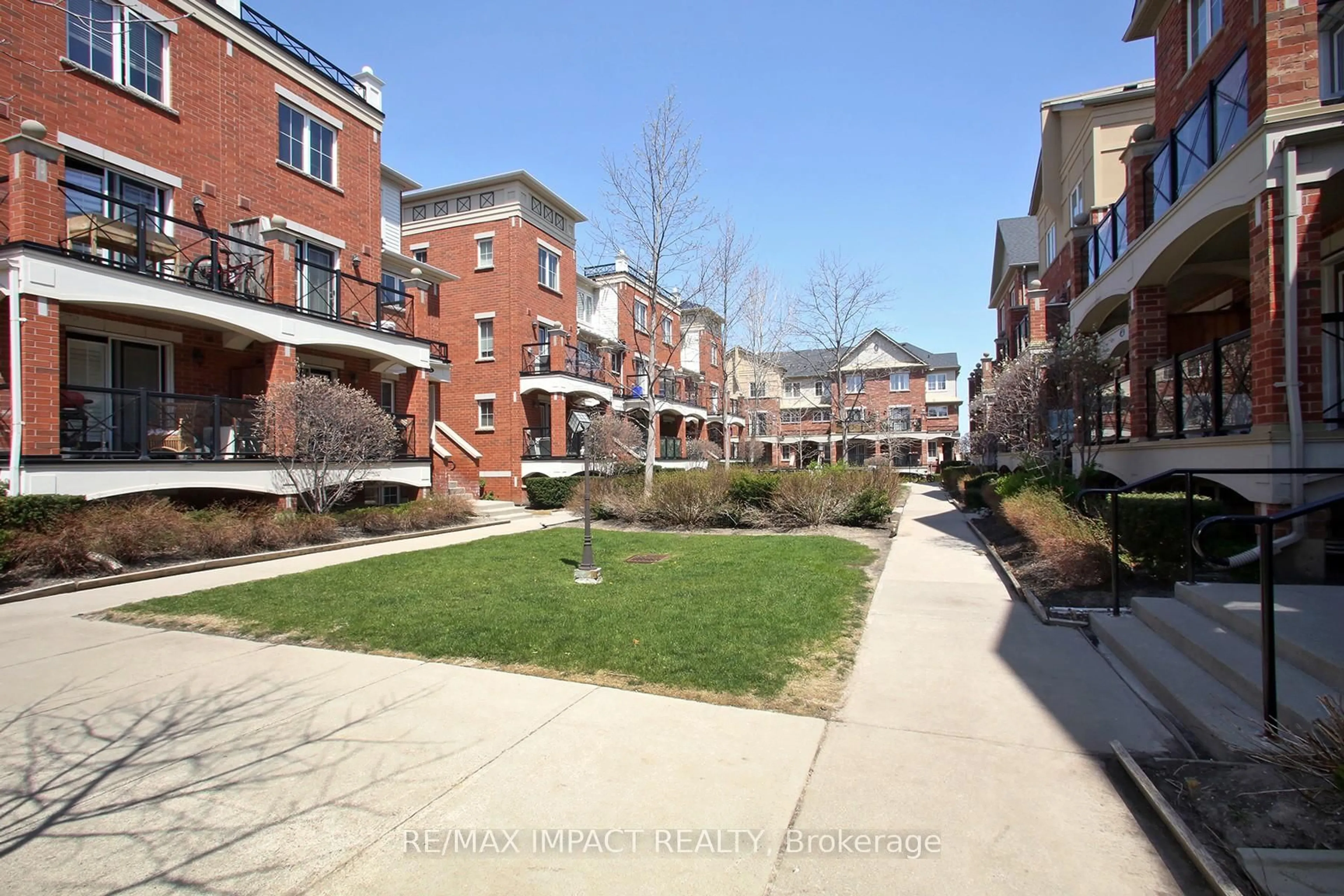 Patio, street for 47 Hays Blvd #3, Oakville Ontario L6H 0J1