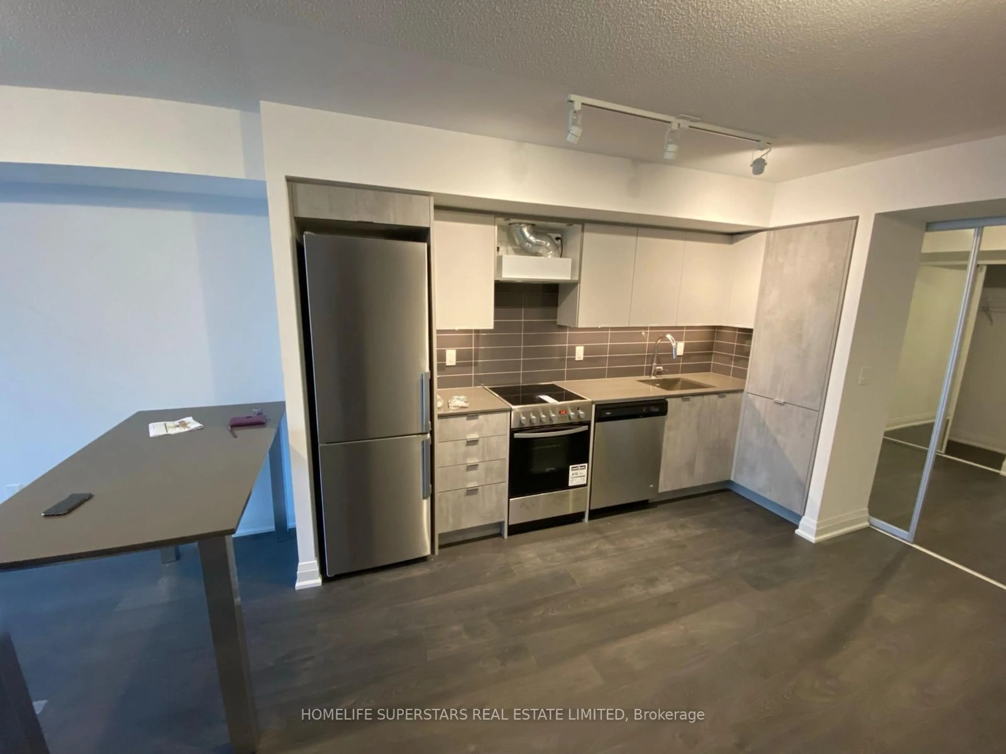 Standard kitchen, unknown for 30 Gibbs Rd #1106, Toronto Ontario M9B 0E4
