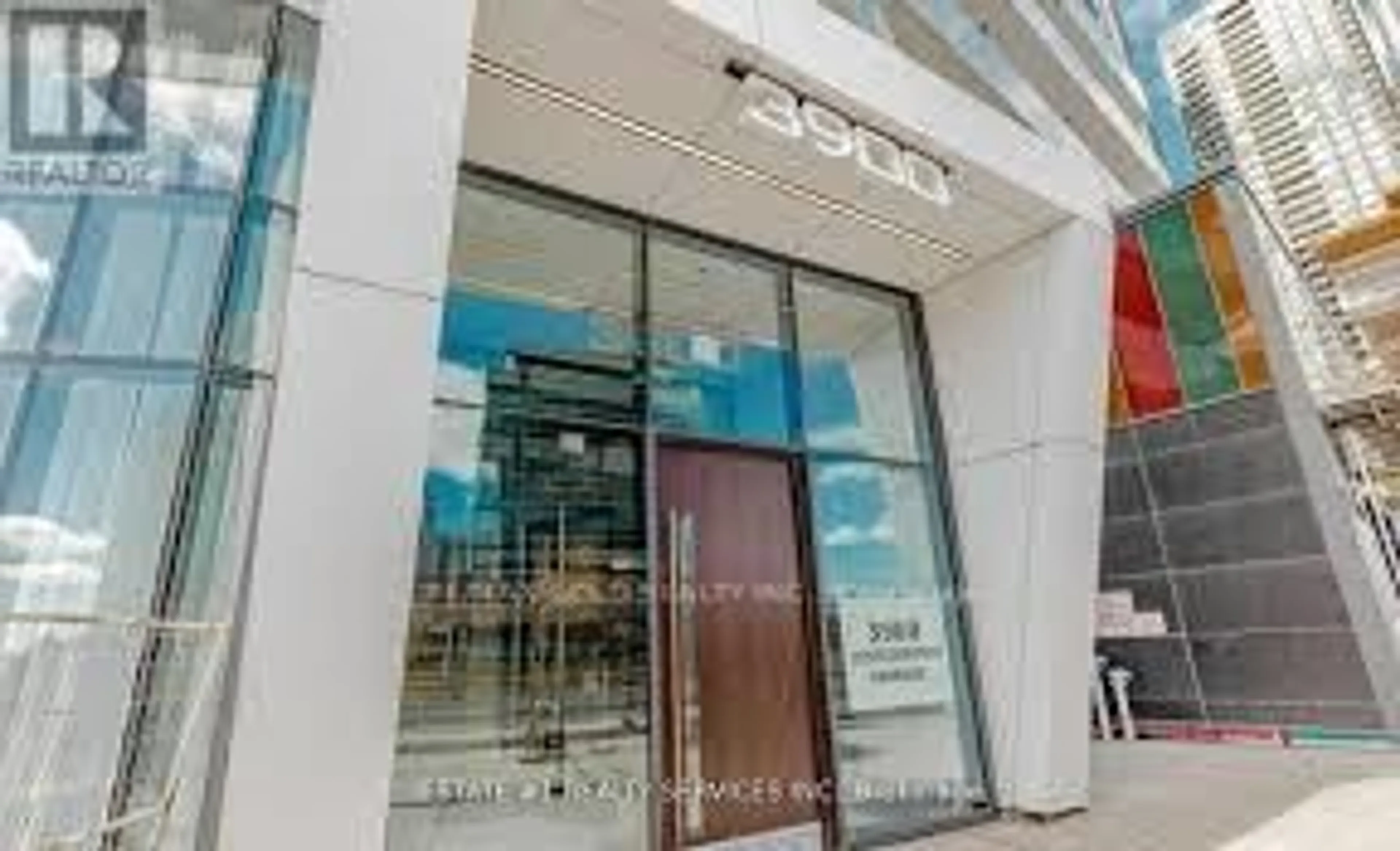 Indoor foyer for 3900 Confederation Pkwy #528, Mississauga Ontario L5B 0M3