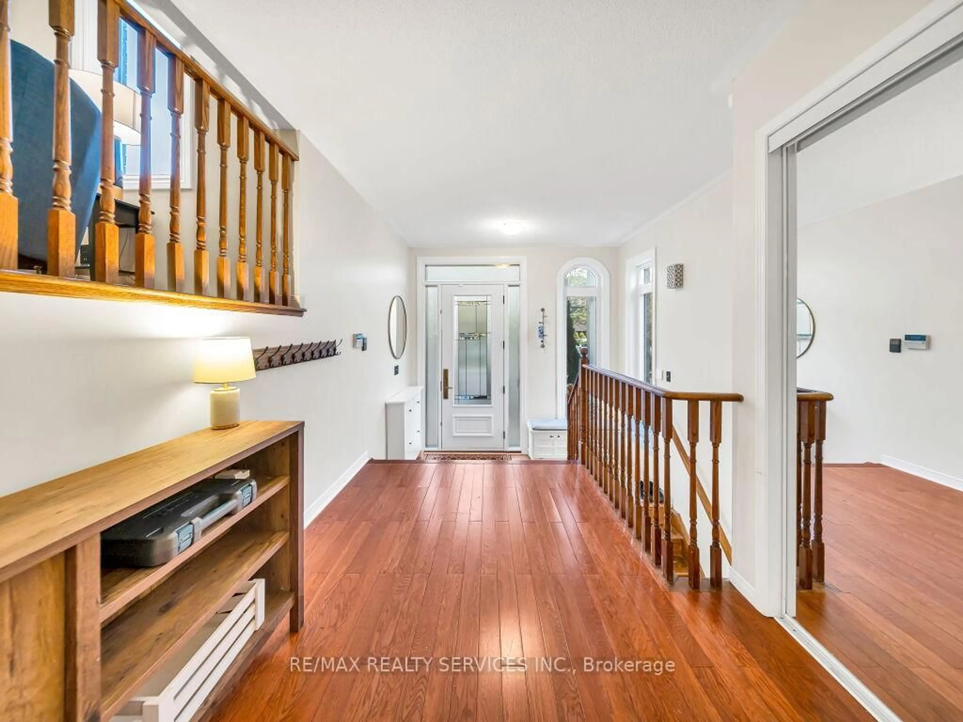 Indoor foyer for 13 Mistycreek Cres, Brampton Ontario L7A 3E8