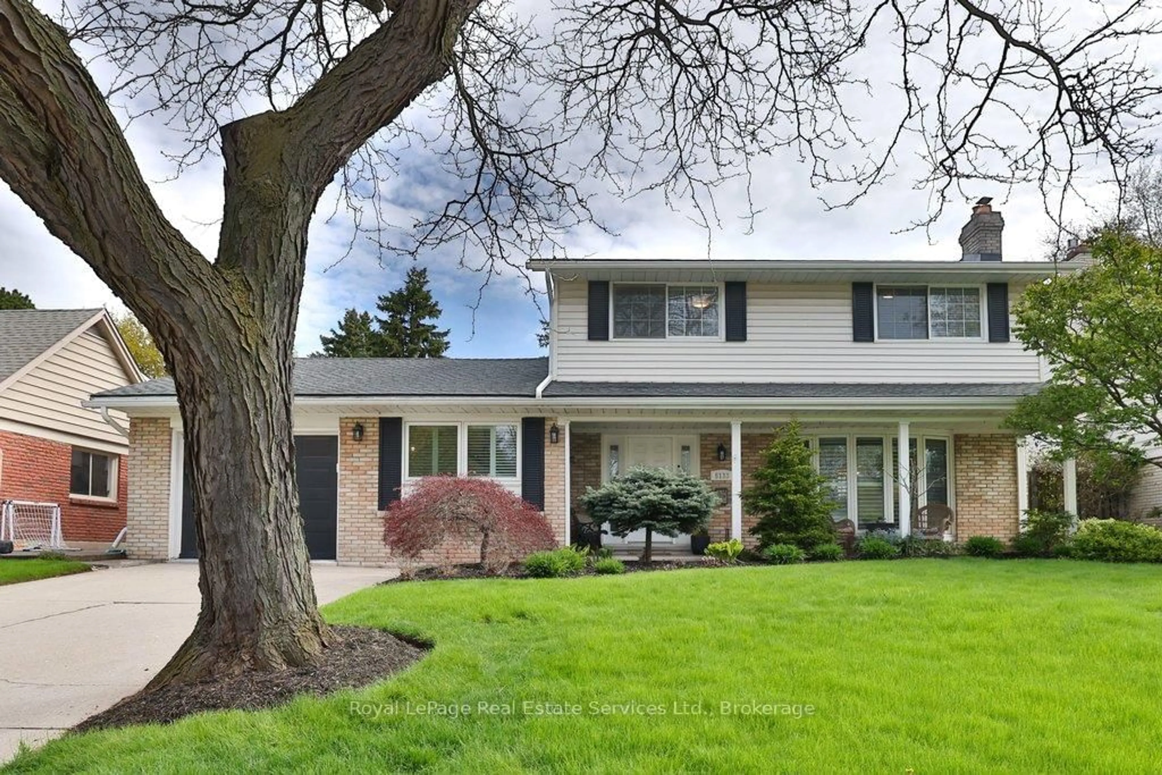 Home with vinyl exterior material, street for 5133 Bayfield Cres, Burlington Ontario L7L 3J5