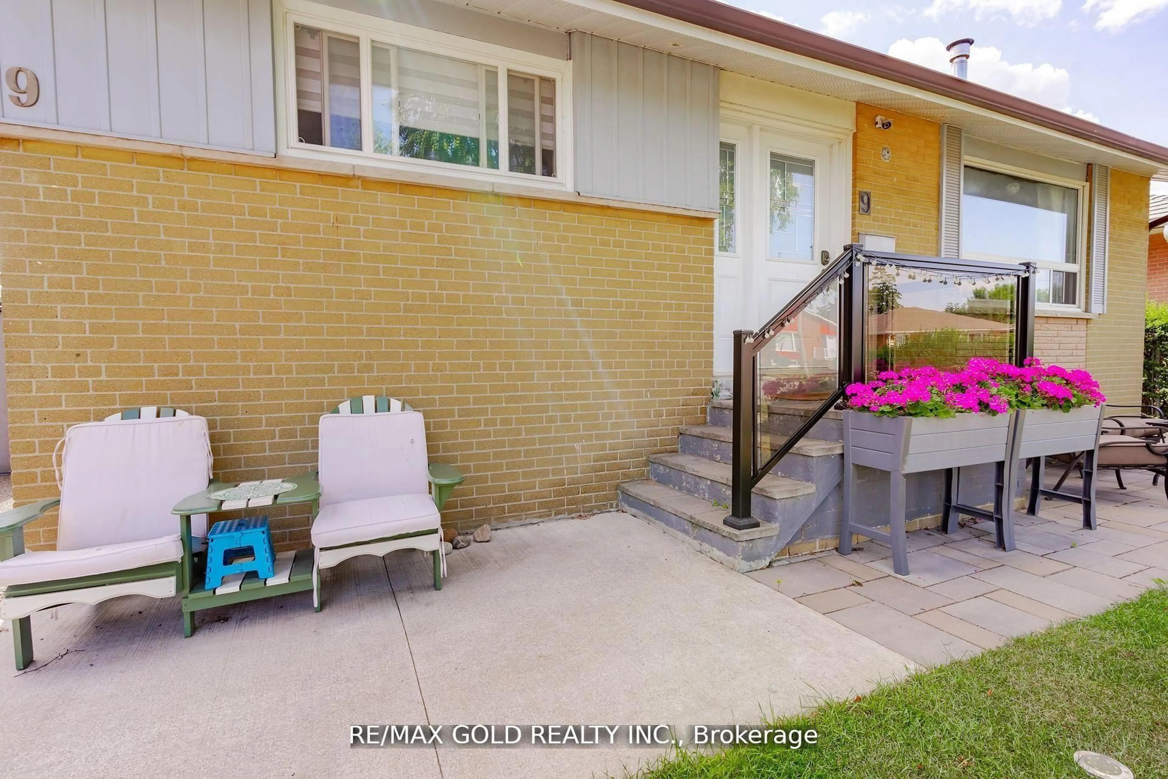 Unknown for 9 Ashwood Cres, Brampton Ontario L6T 1M1