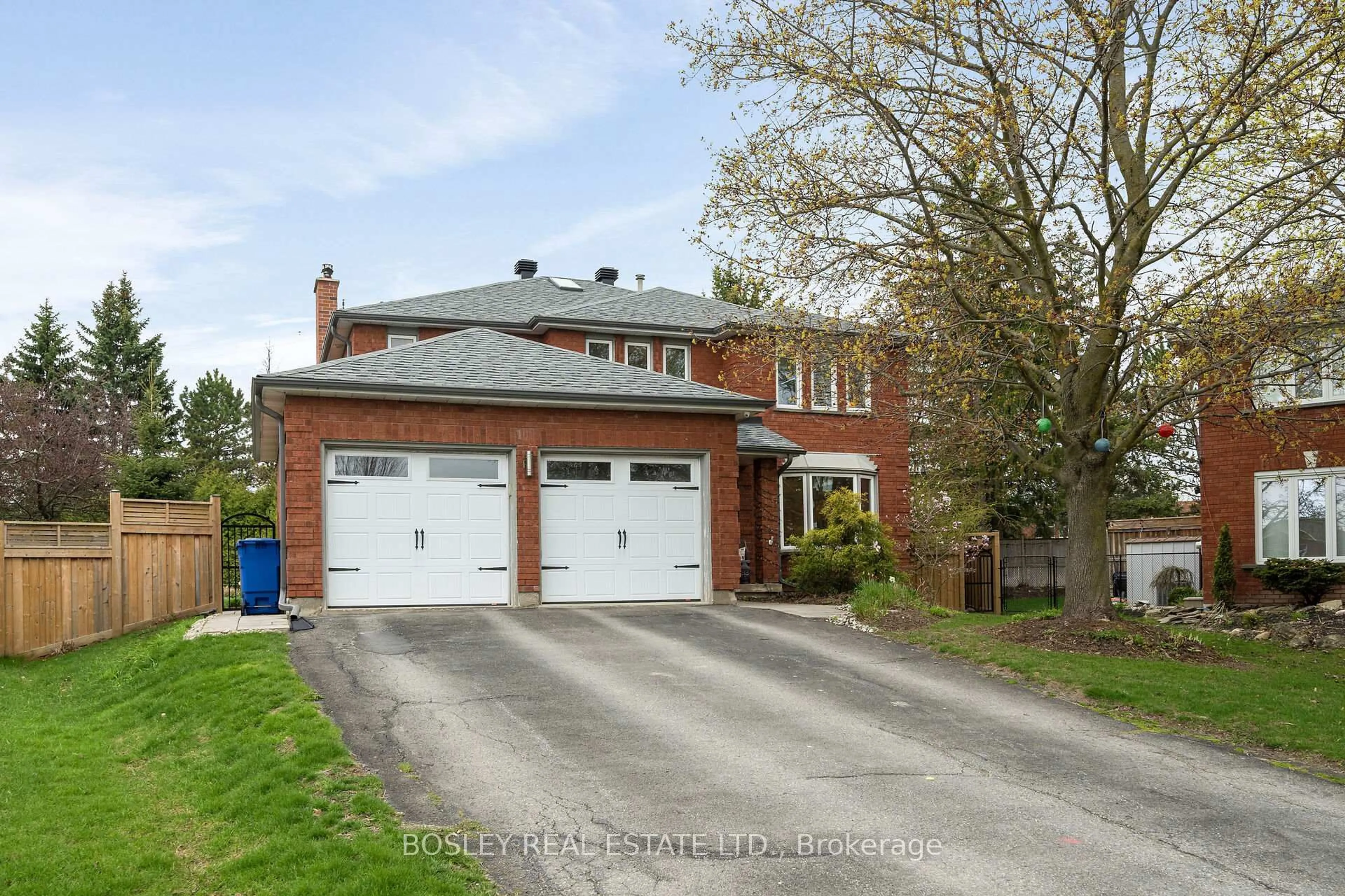 Home with brick exterior material, street for 108 Lindsay Crt, Orangeville Ontario L9W 4H1