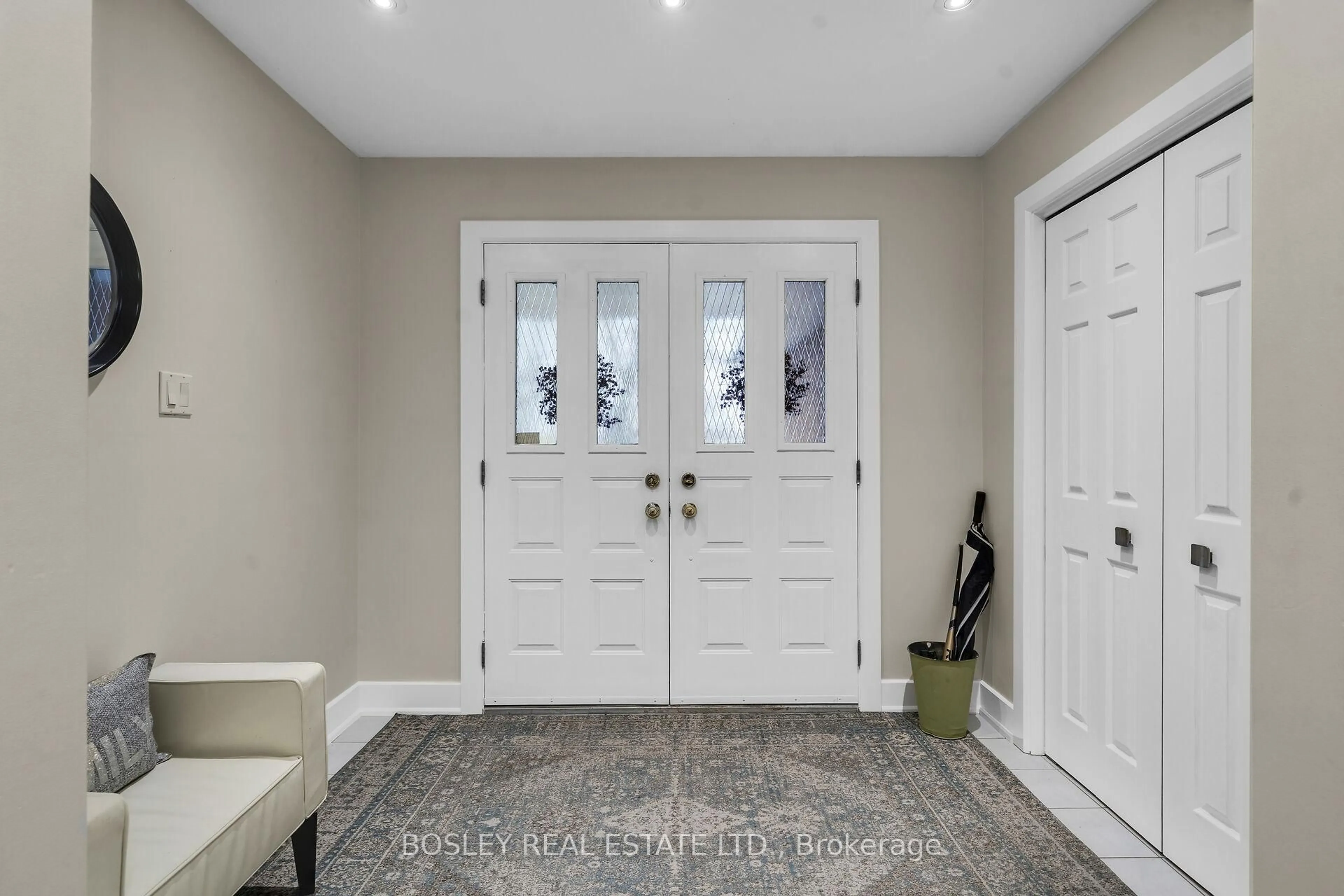 Indoor entryway for 108 Lindsay Crt, Orangeville Ontario L9W 4H1