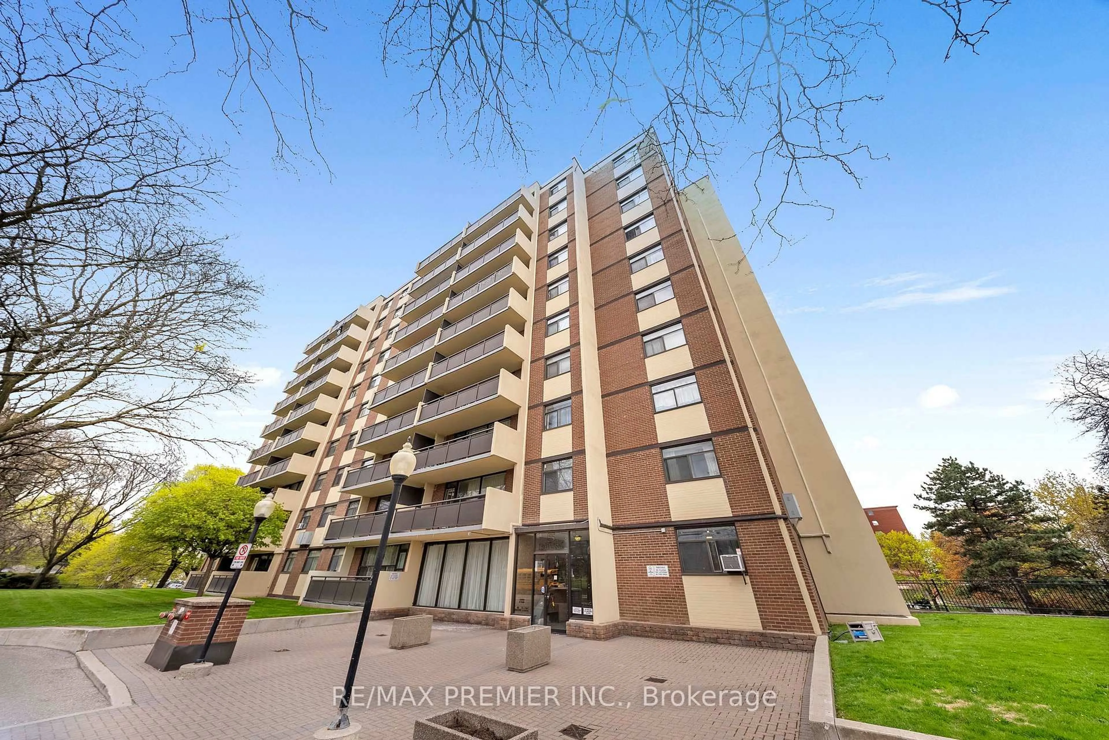 Unknown for 5 Frith Rd #105, Toronto Ontario M3N 2L5