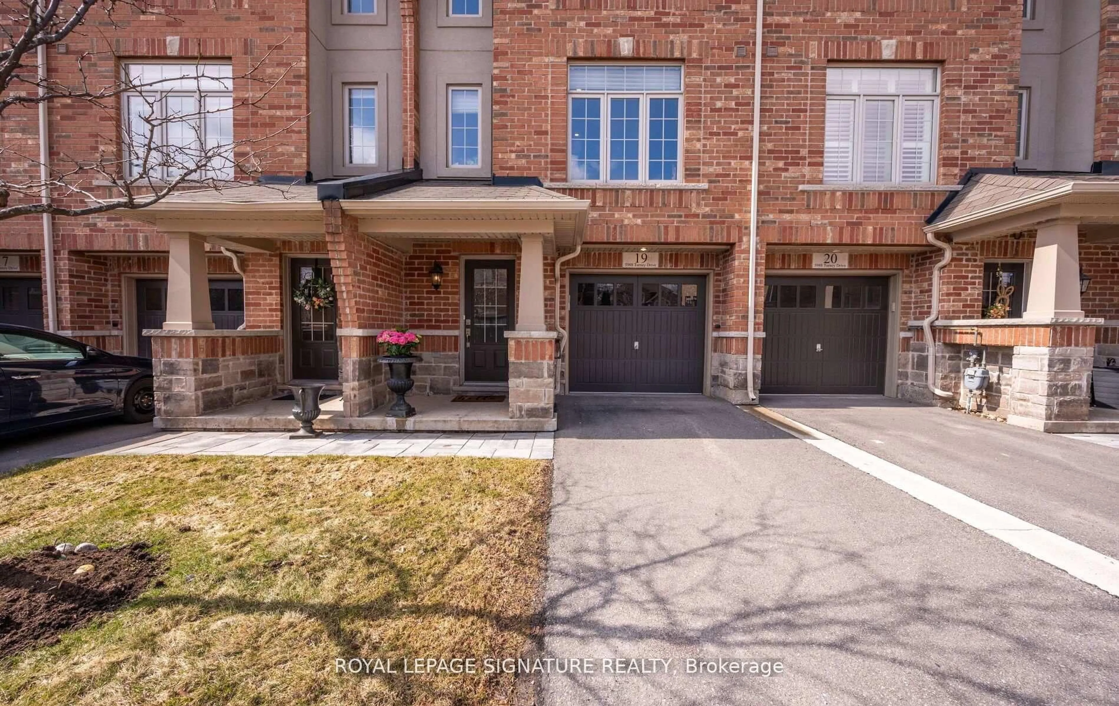 Home with brick exterior material, street for 5988 Turney Dr #19, Mississauga Ontario L5M 0S5