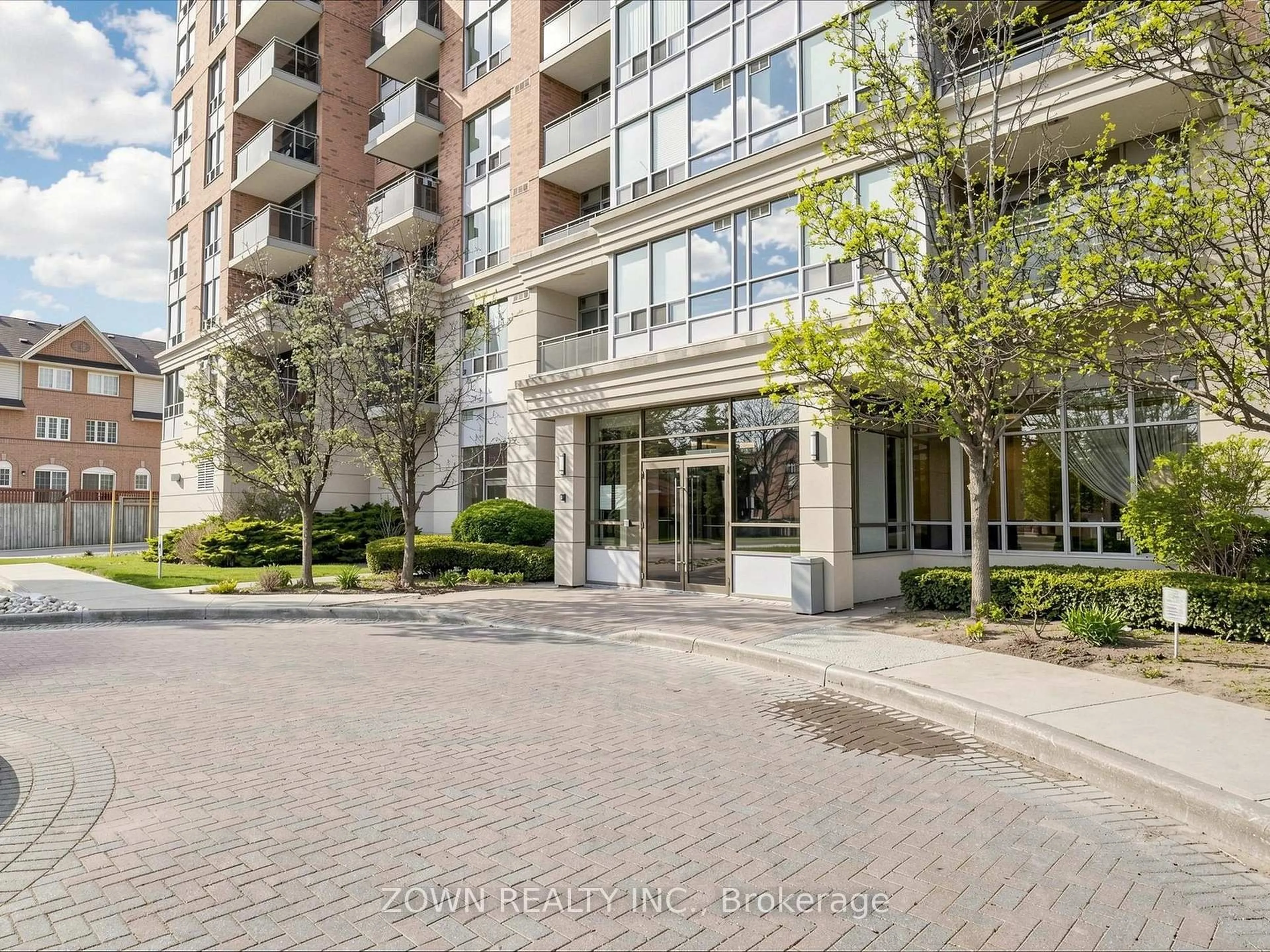 Indoor foyer for 55 Strathaven Dr #1603, Mississauga Ontario L5R 4G9