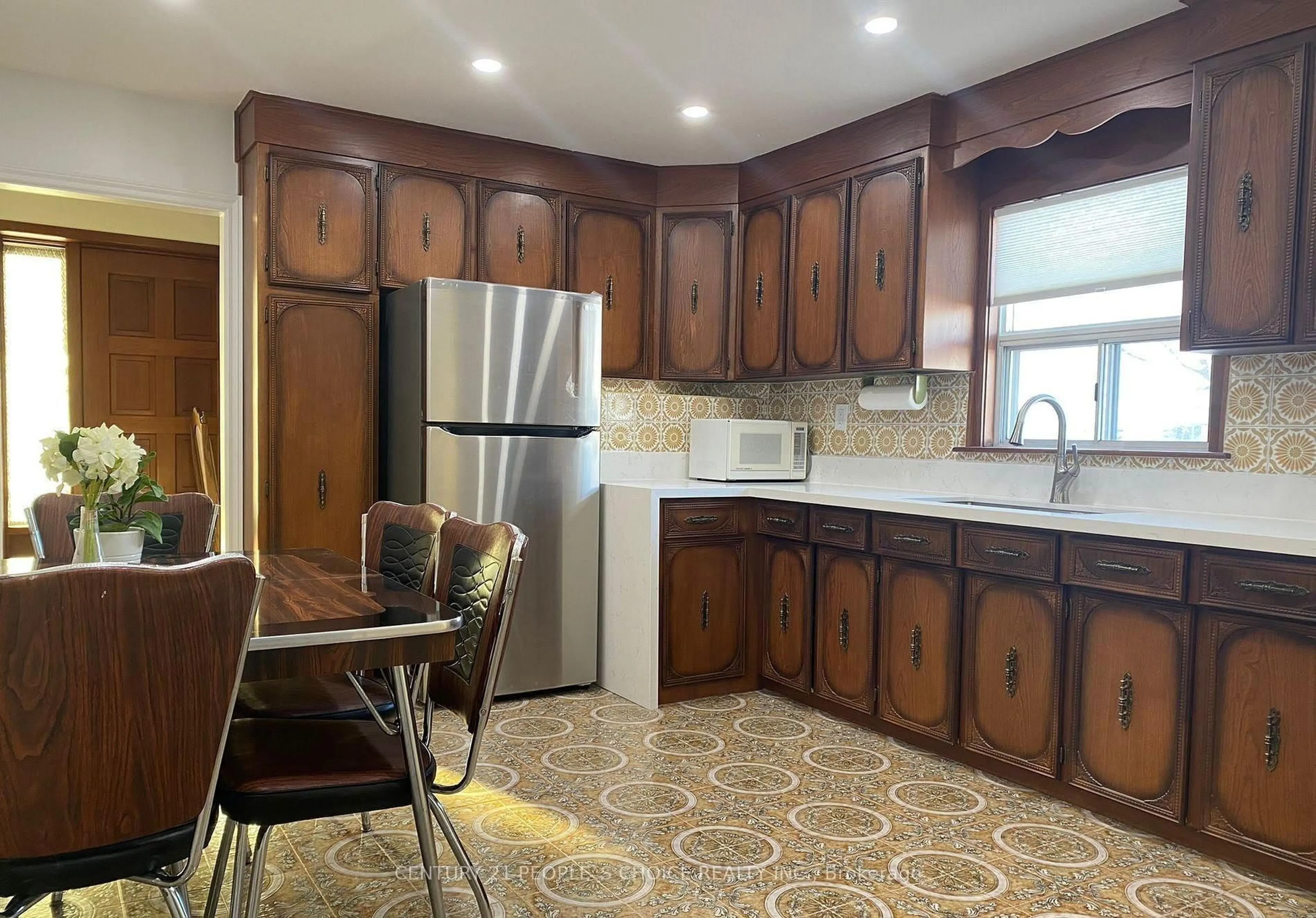 Standard kitchen, unknown for 10 Rosewood Ave, Toronto Ontario M8Z 1X4