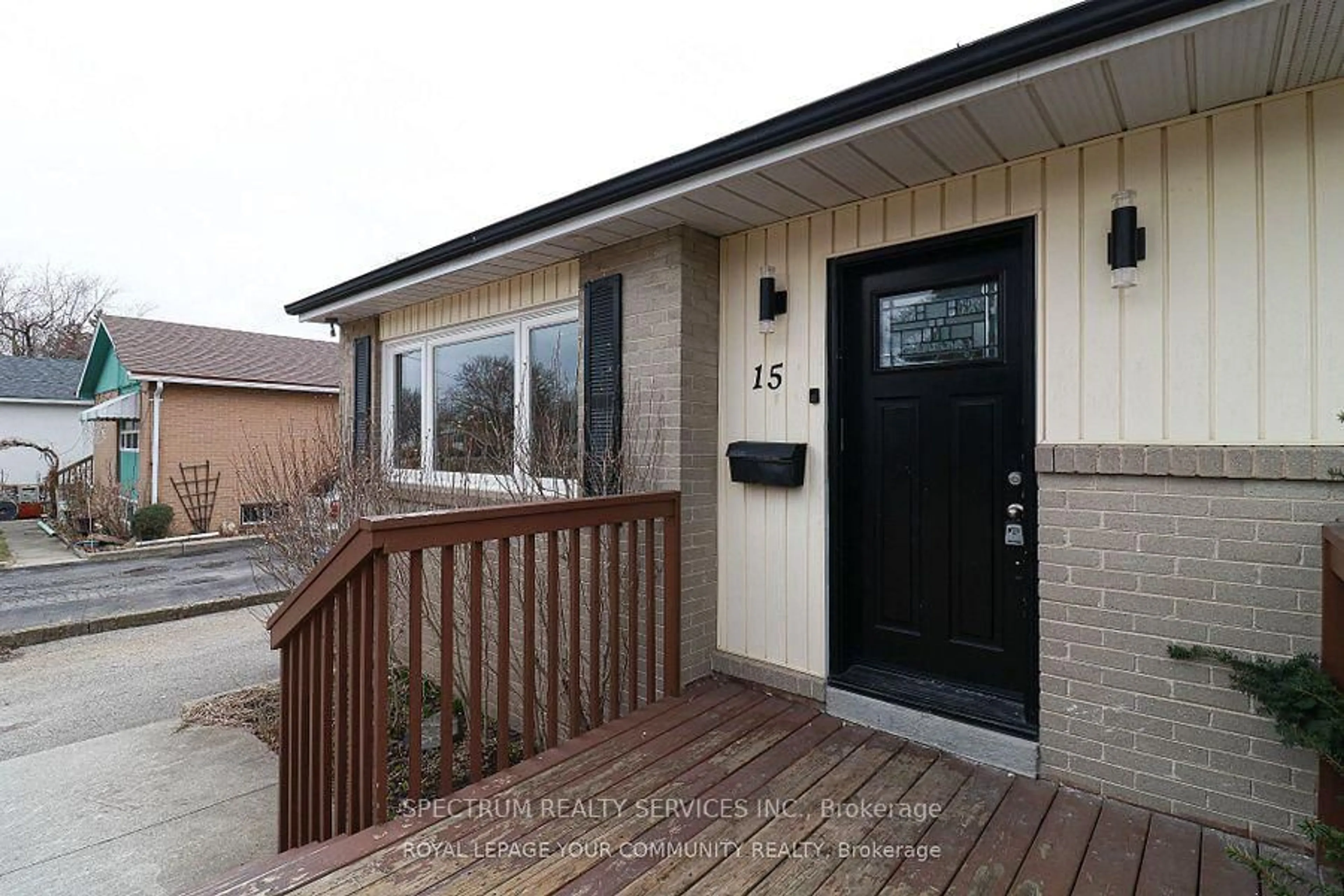 Unknown for 15 Golding Ave, Brampton Ontario L6W 1M5