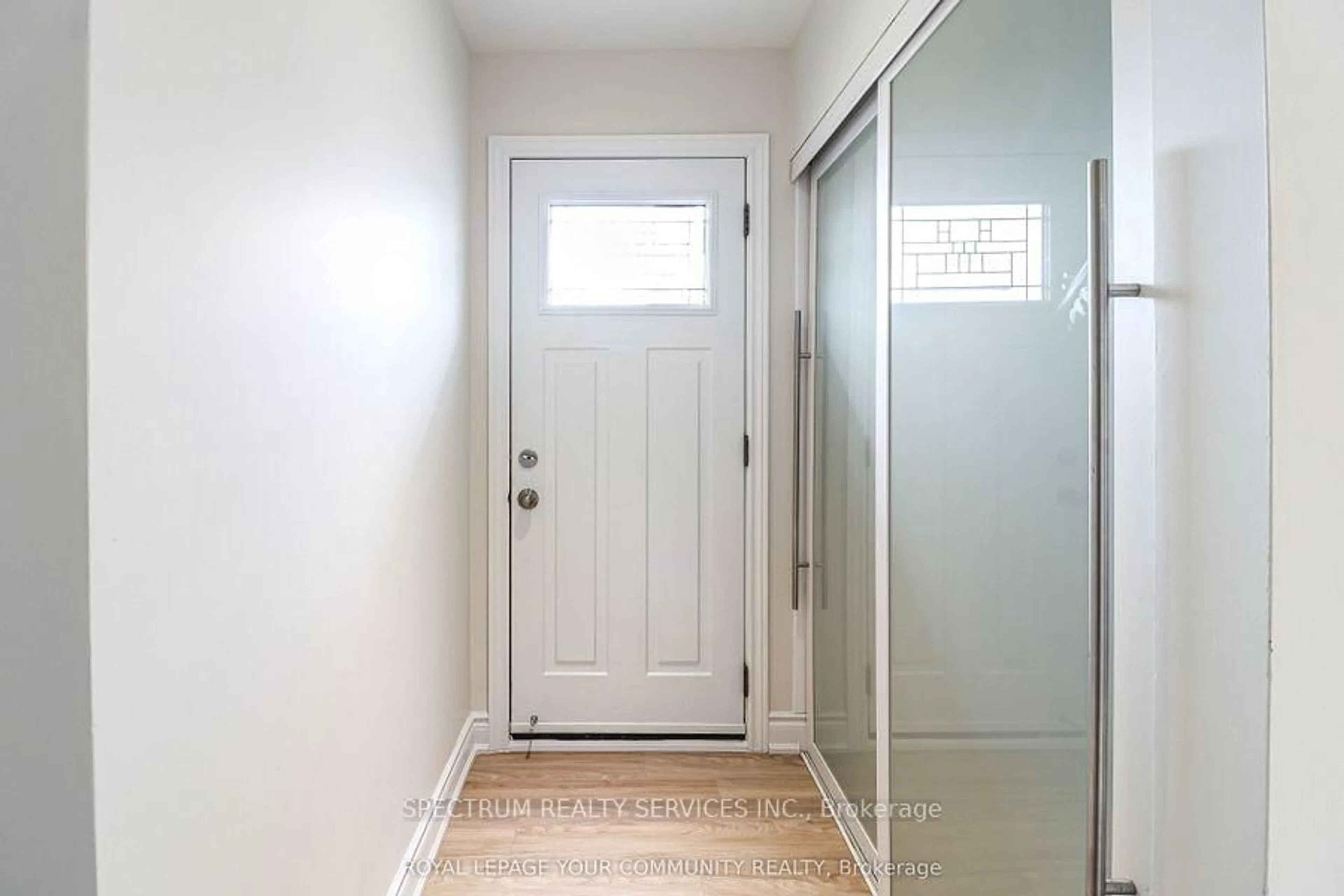 Indoor entryway for 15 Golding Ave, Brampton Ontario L6W 1M5