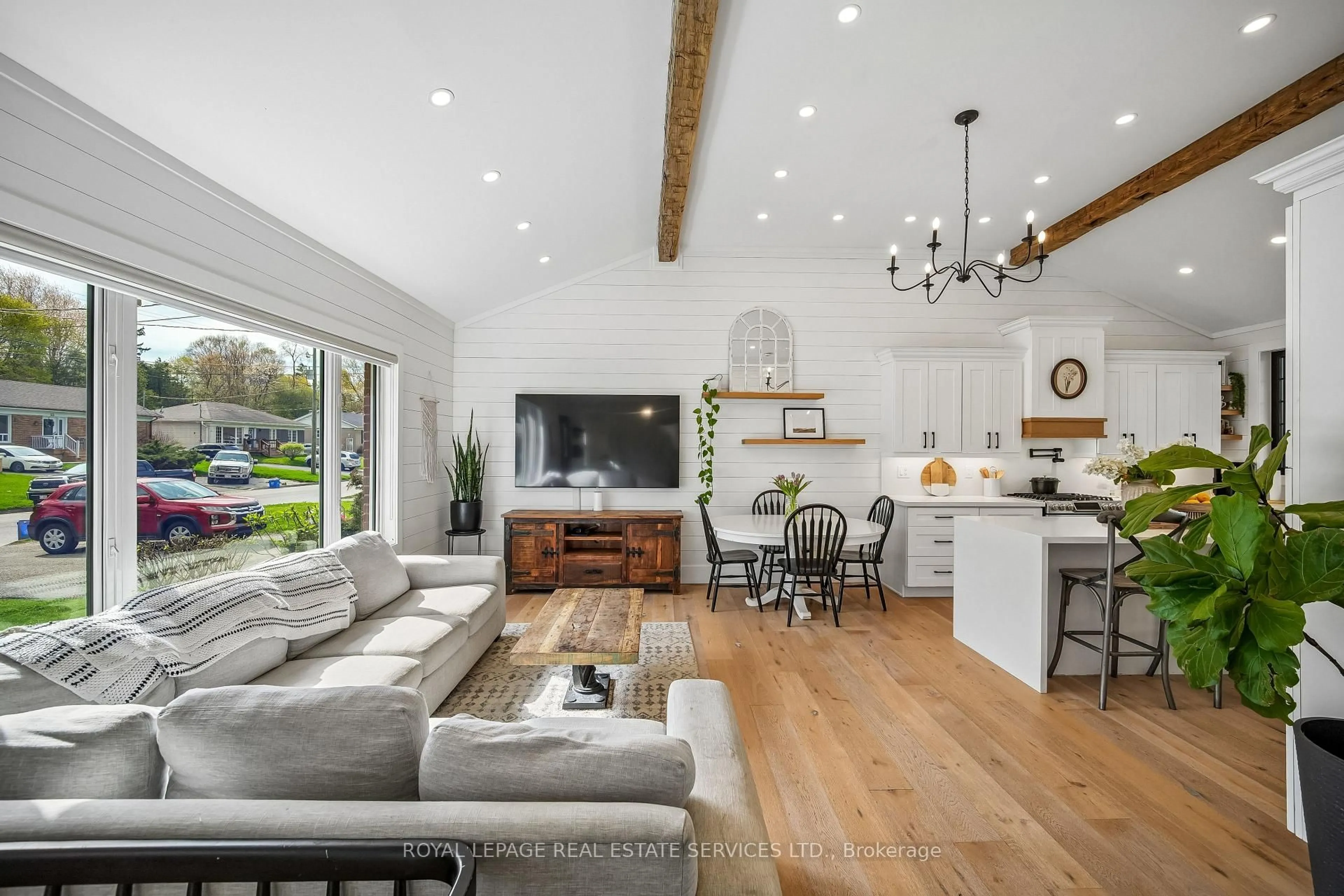 Open concept kitchen, unknown for 18 Elizabeth St, Halton Hills Ontario L7G 3K2