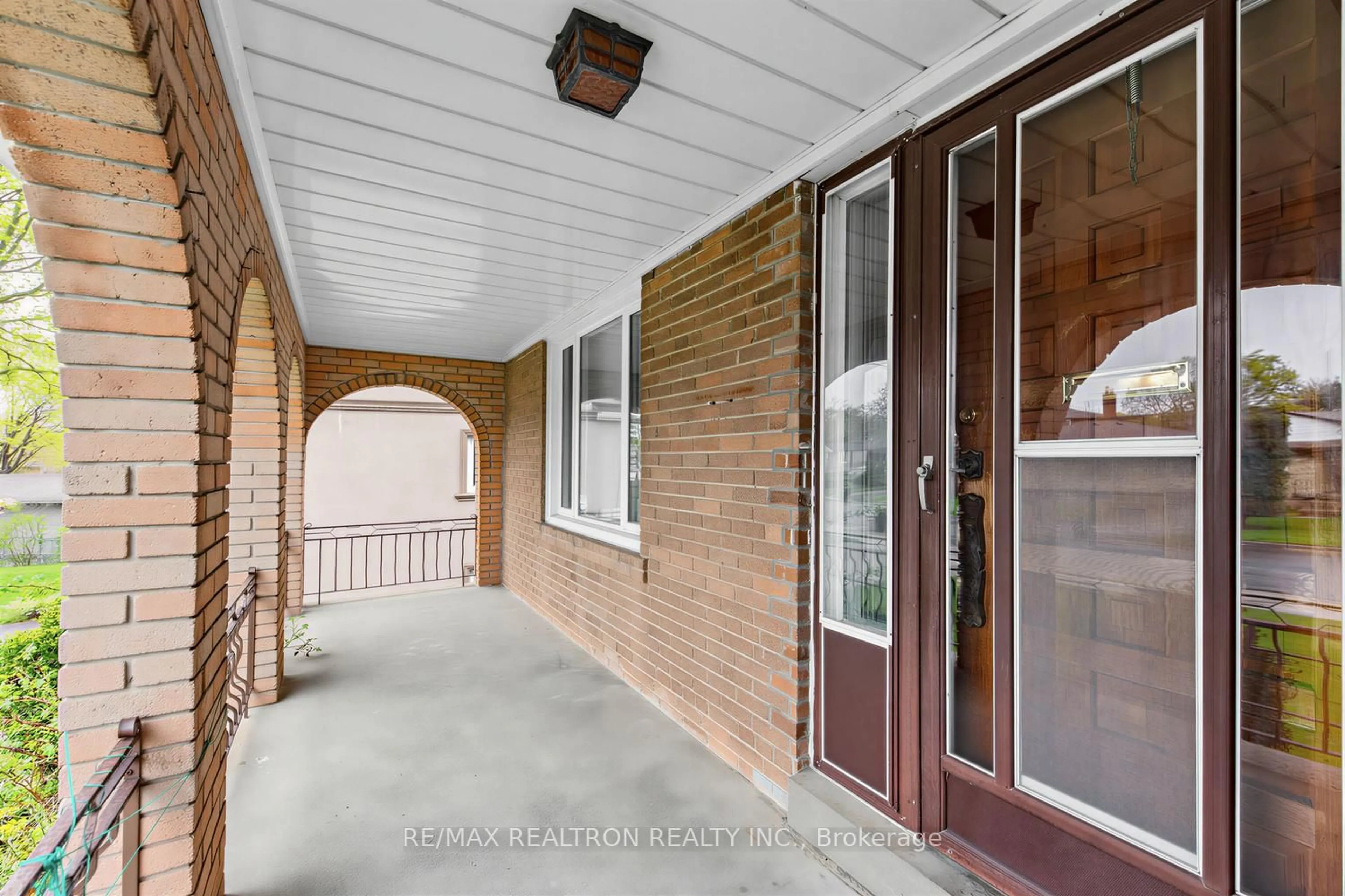 Indoor entryway for 10 Tumpane St, Toronto Ontario M3M 1L6