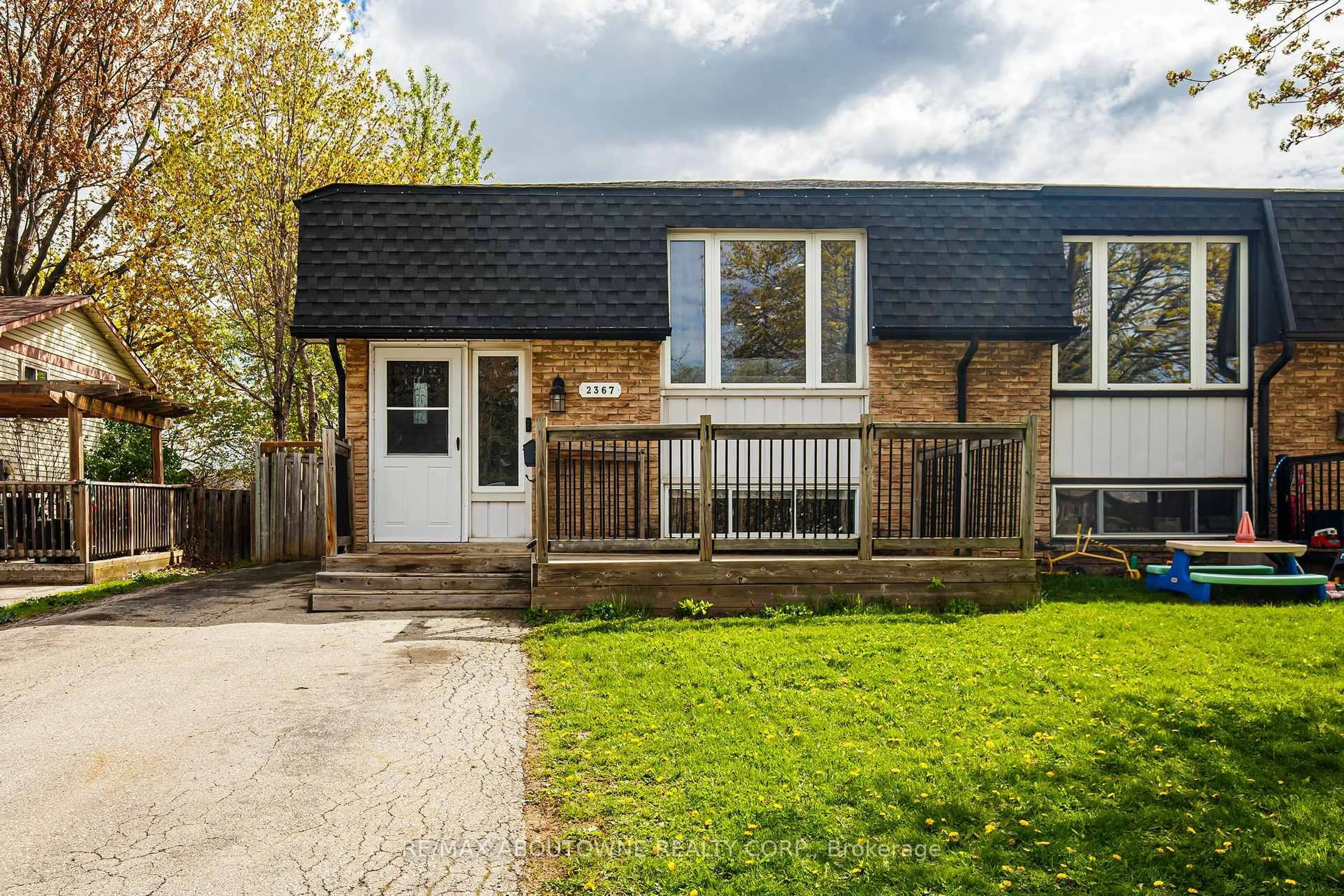 Unknown for 2367 Middlesmoor Cres, Burlington Ontario L7P 3X4