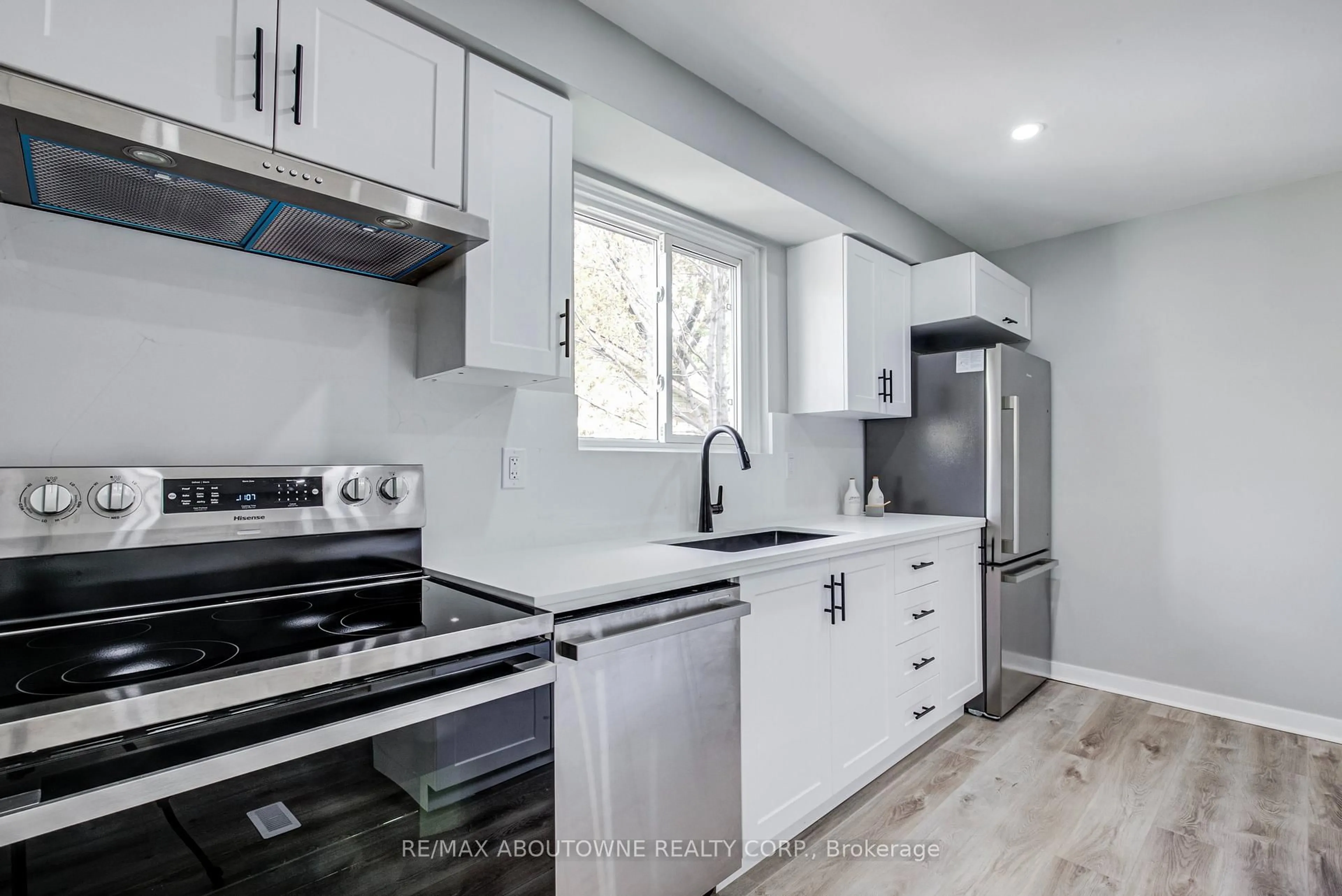 Open concept kitchen, unknown for 2367 Middlesmoor Cres, Burlington Ontario L7P 3X4