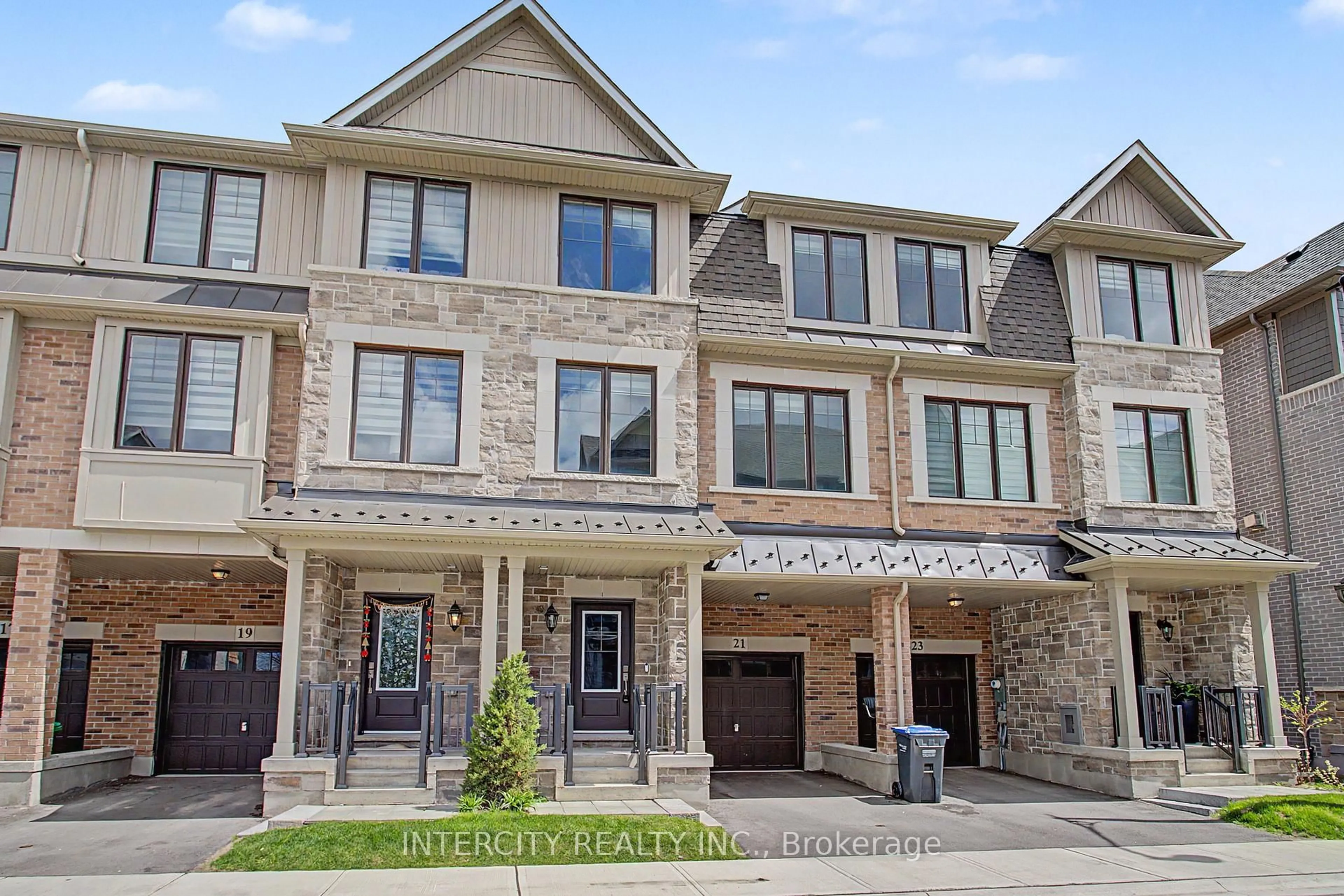 Home with brick exterior material, street for 21 Folcroft St, Brampton Ontario L6Y 0B6