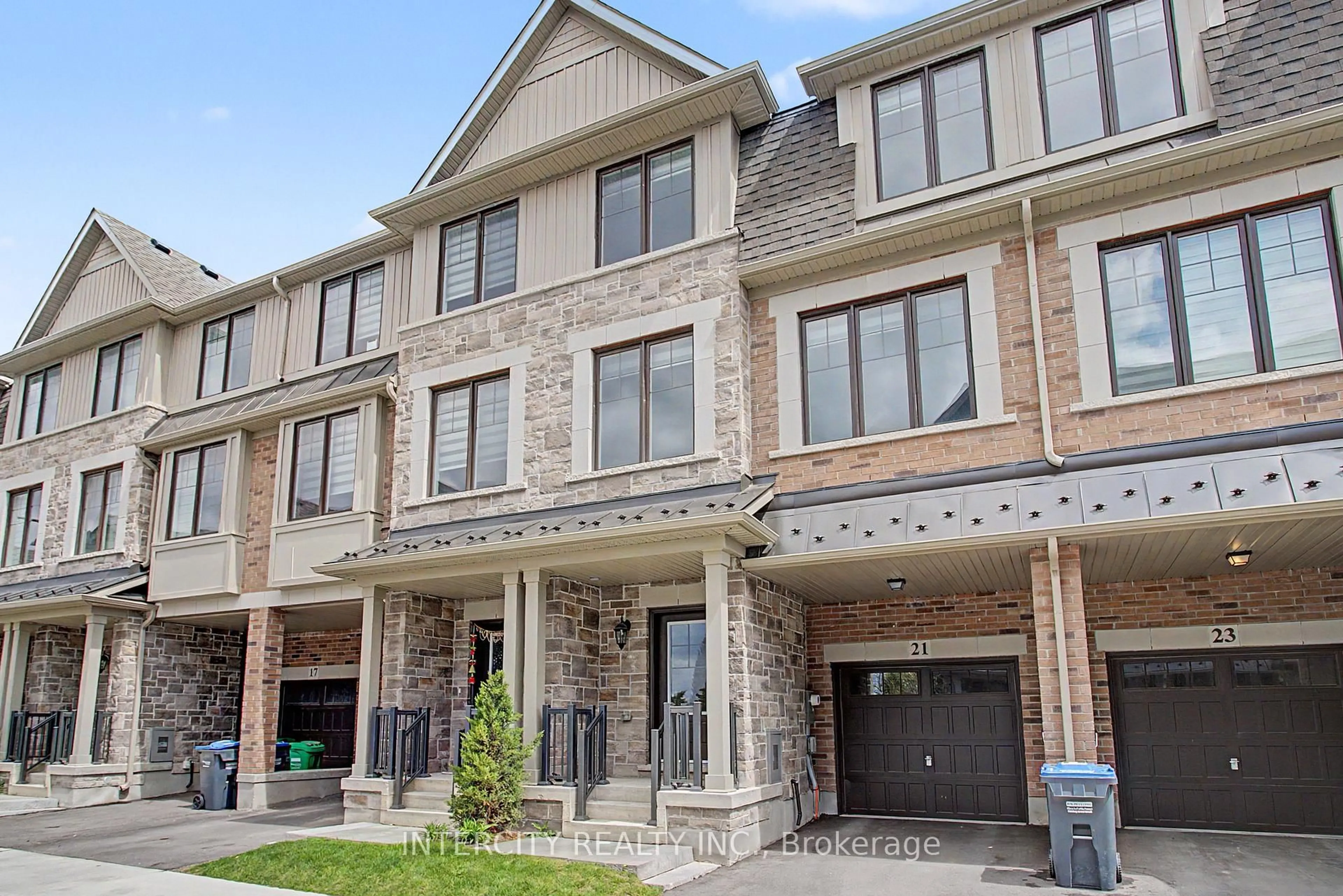Home with brick exterior material, street for 21 Folcroft St, Brampton Ontario L6Y 0B6