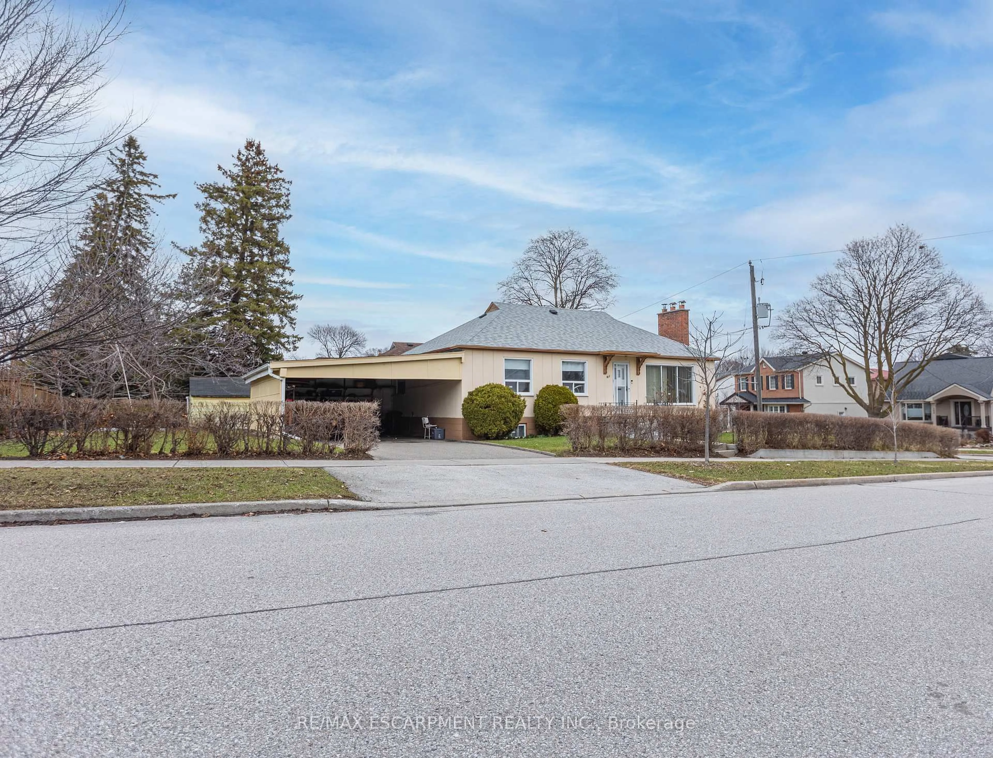 A pic from outside/outdoor area/front of a property/back of a property/a pic from drone, street for 1 Snaresbrook Dr, Toronto Ontario M9W 2N5