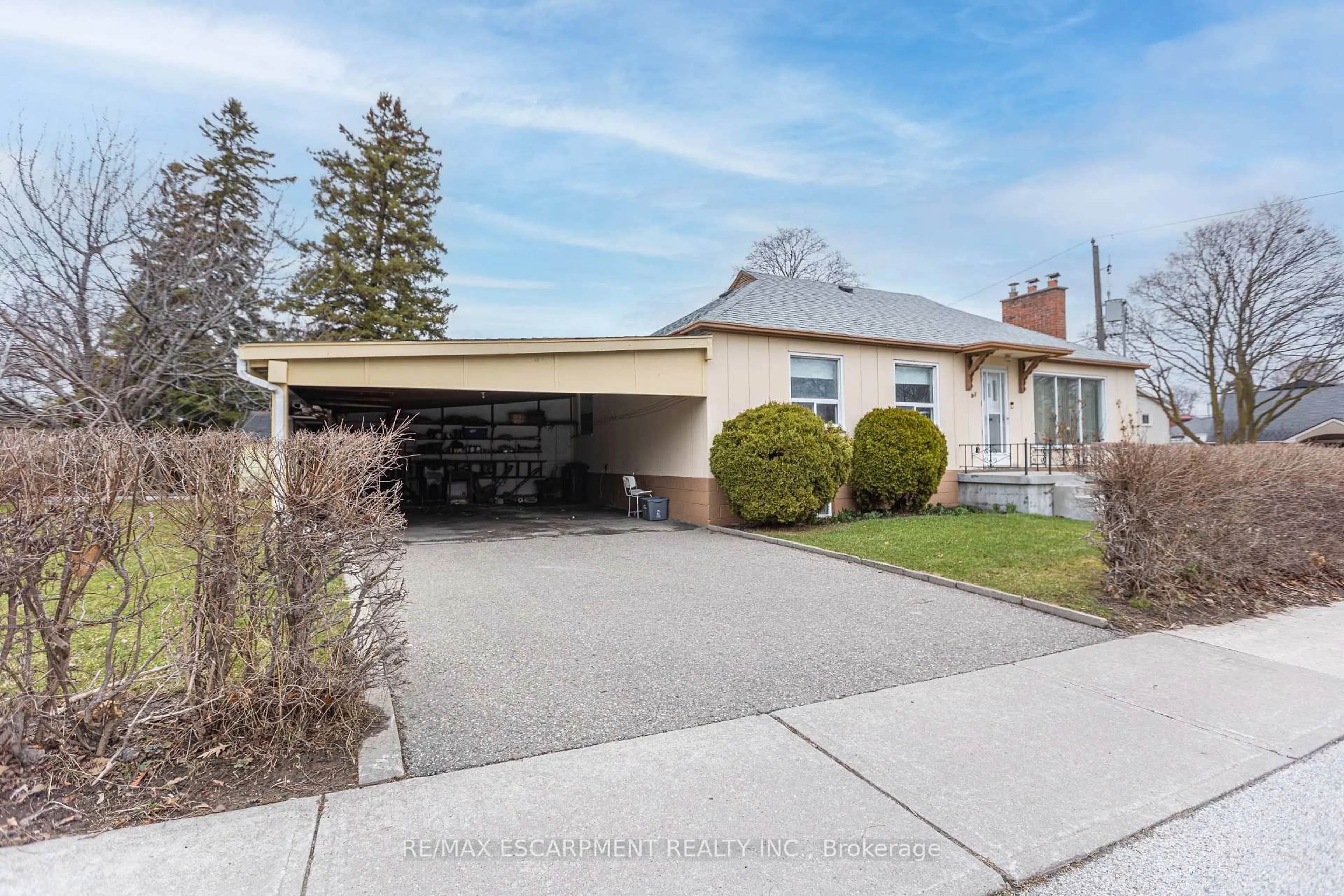 A pic from outside/outdoor area/front of a property/back of a property/a pic from drone, street for 1 Snaresbrook Dr, Toronto Ontario M9W 2N5