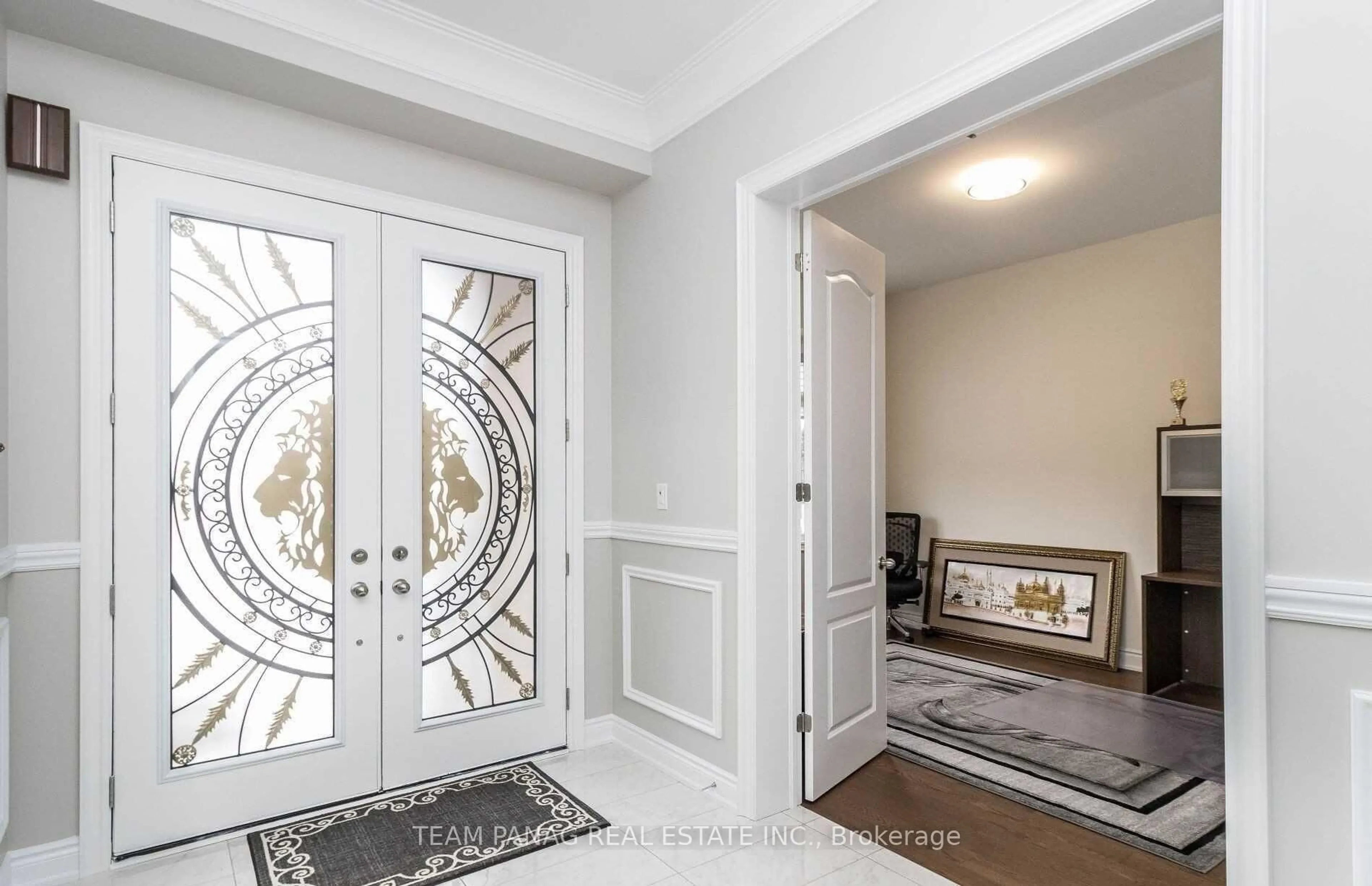 Indoor entryway for 5 Anatolia St, Brampton Ontario L6P 4L3