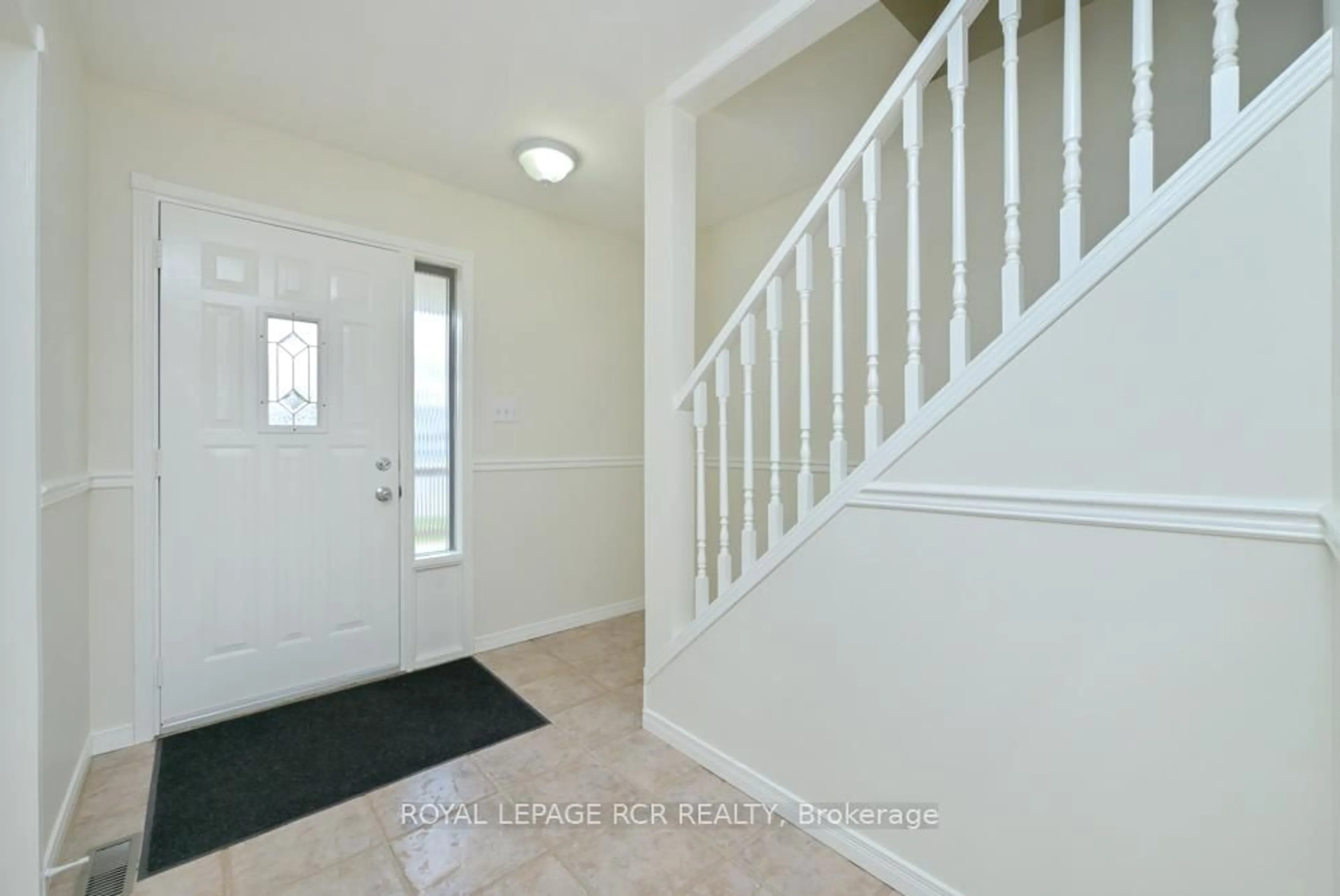Indoor entryway for 80 Karen Crt, Orangeville Ontario L9W 3S3