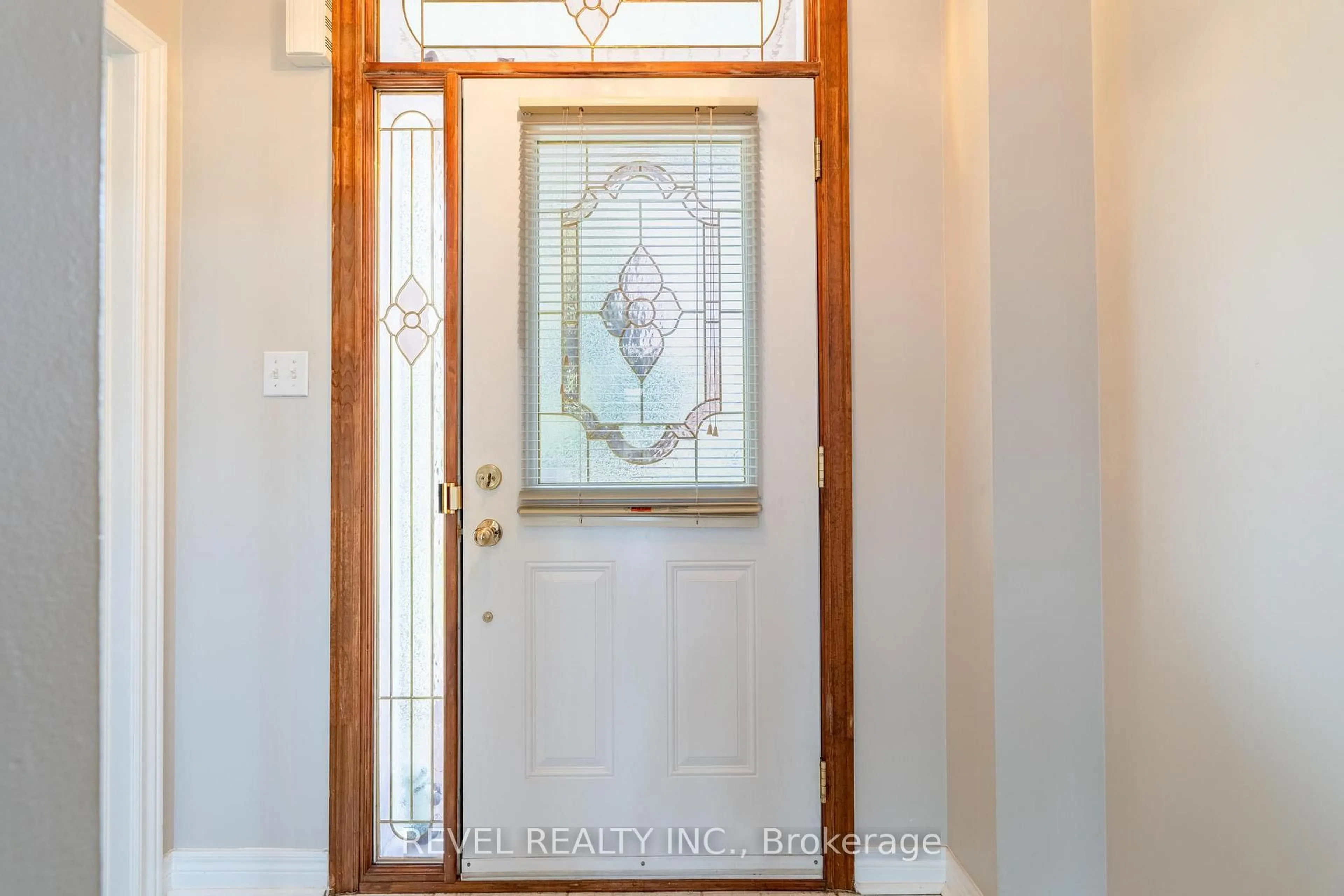 Indoor entryway for 4871 James Austin Dr, Mississauga Ontario L4Z 4G7