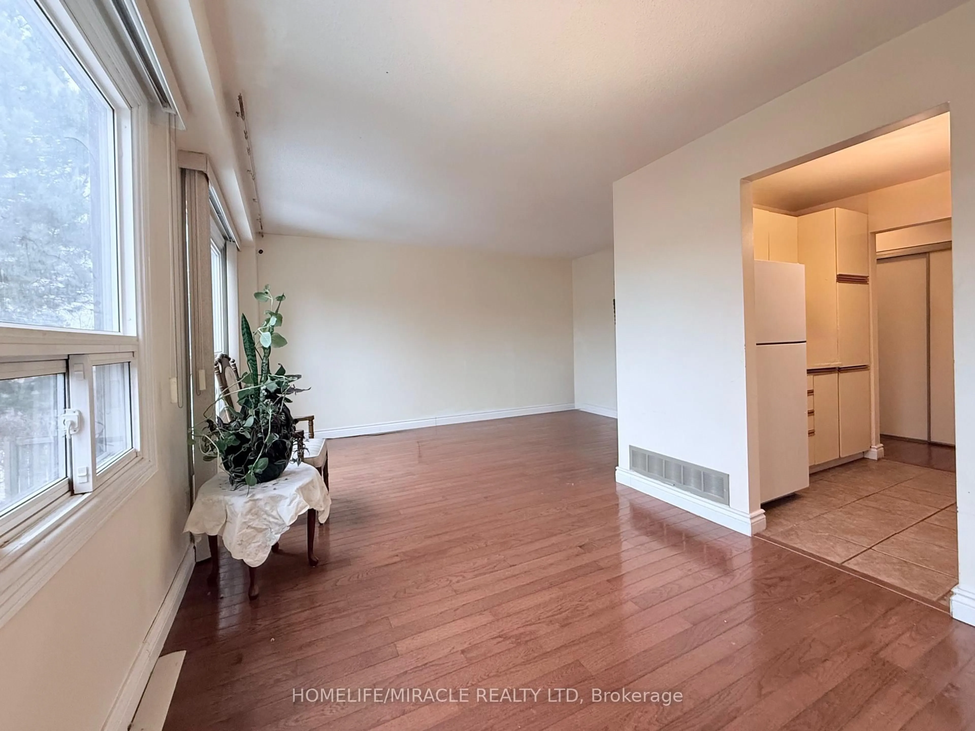 A pic of a room for 3510 South Millway, Mississauga Ontario L5L 3T9