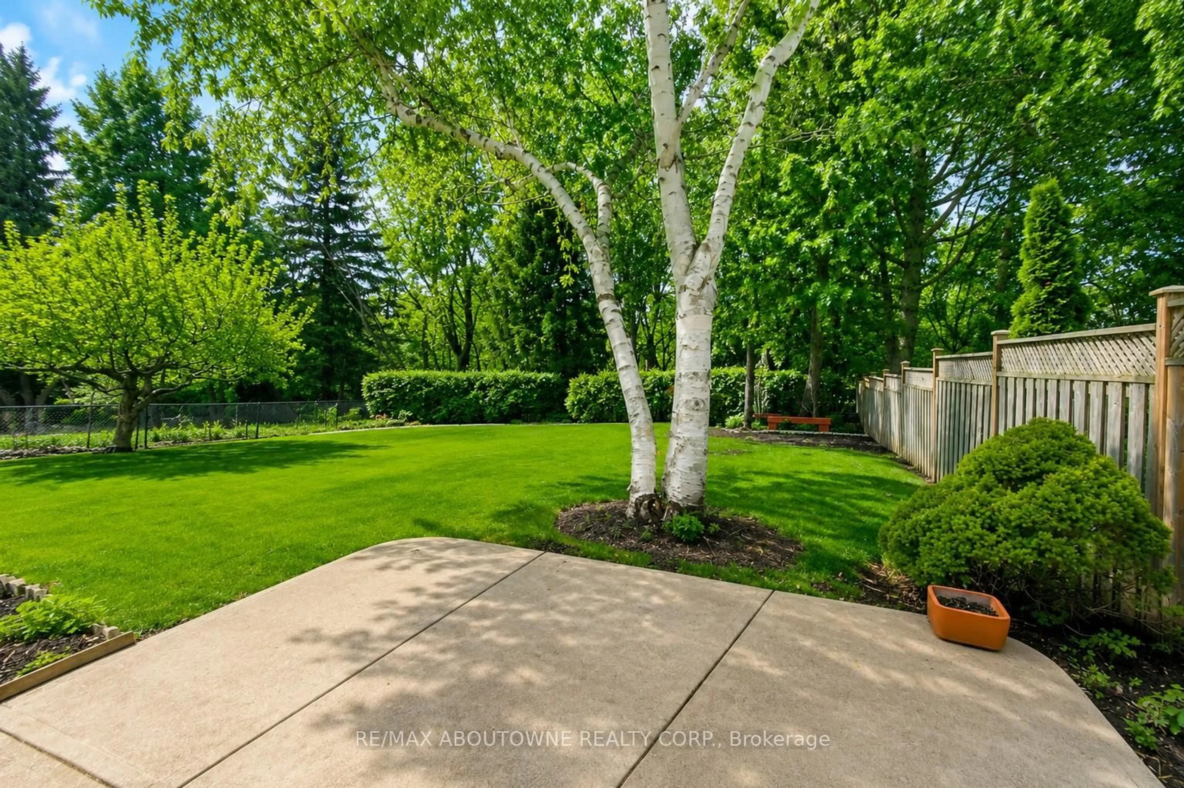 Patio, forest/trees view for 440 Parkridge Cres, Oakville Ontario L6M 1B2