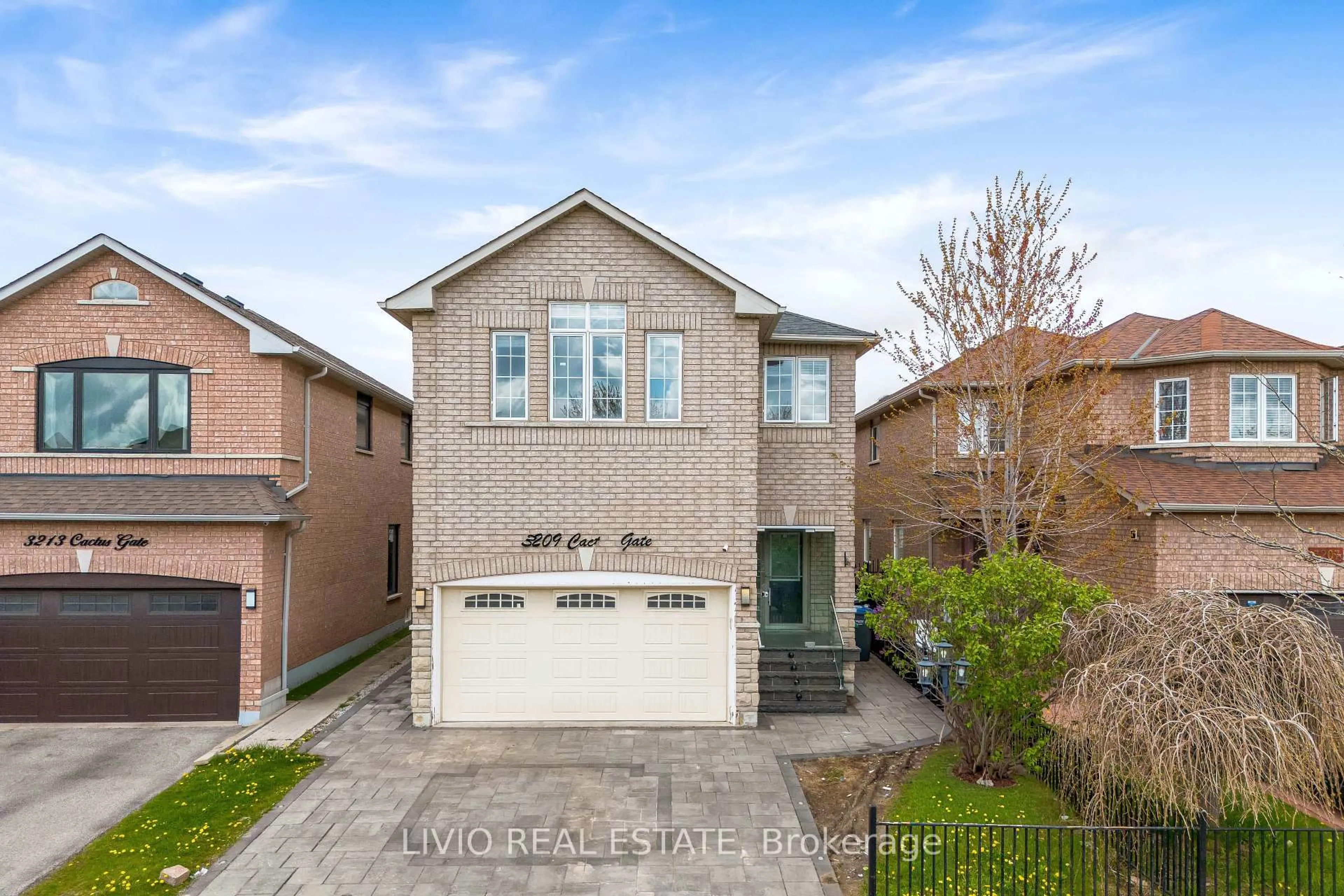 Home with brick exterior material, street for 3209 Cactus Gate, Mississauga Ontario L5N 8M7