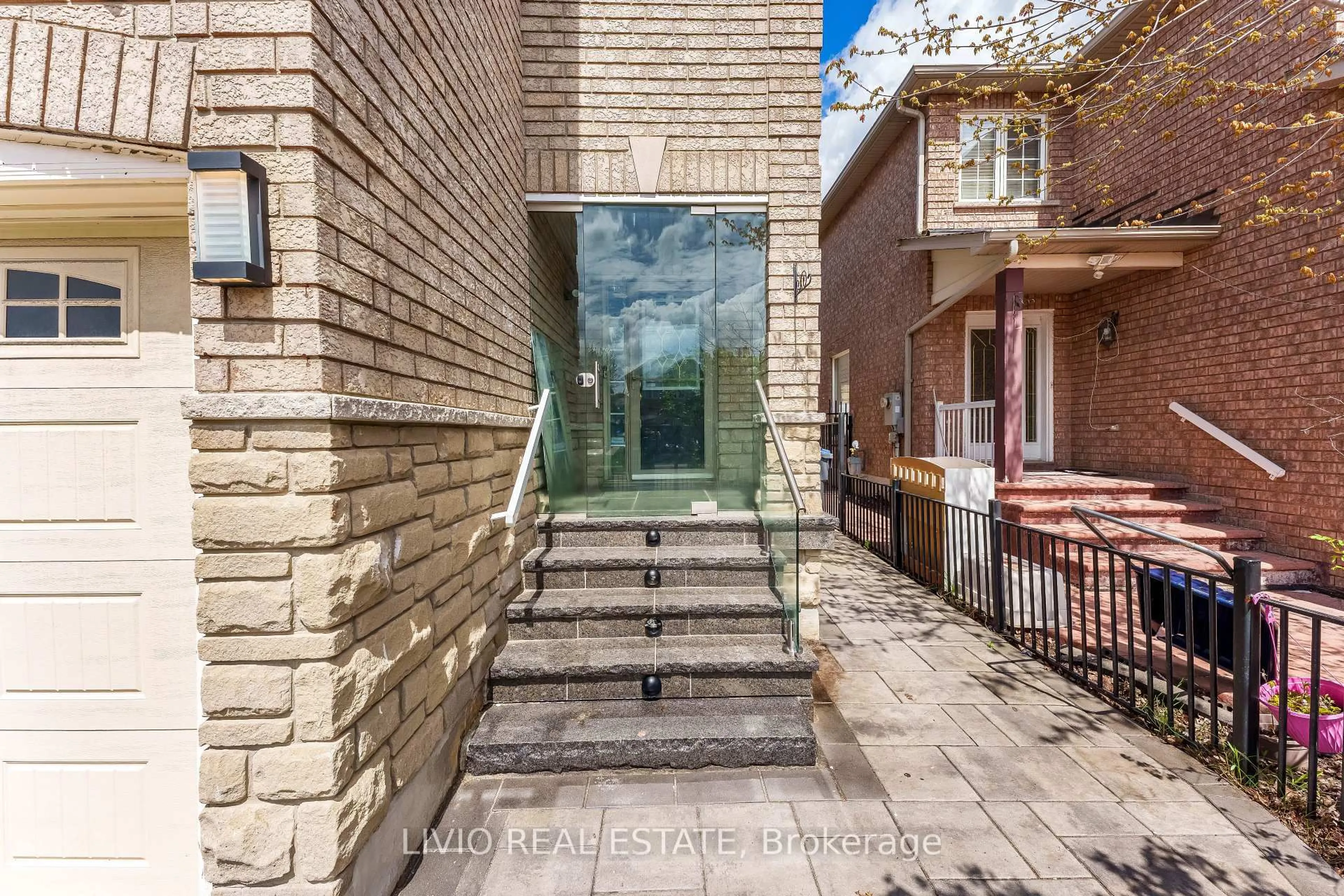 Home with brick exterior material, street for 3209 Cactus Gate, Mississauga Ontario L5N 8M7
