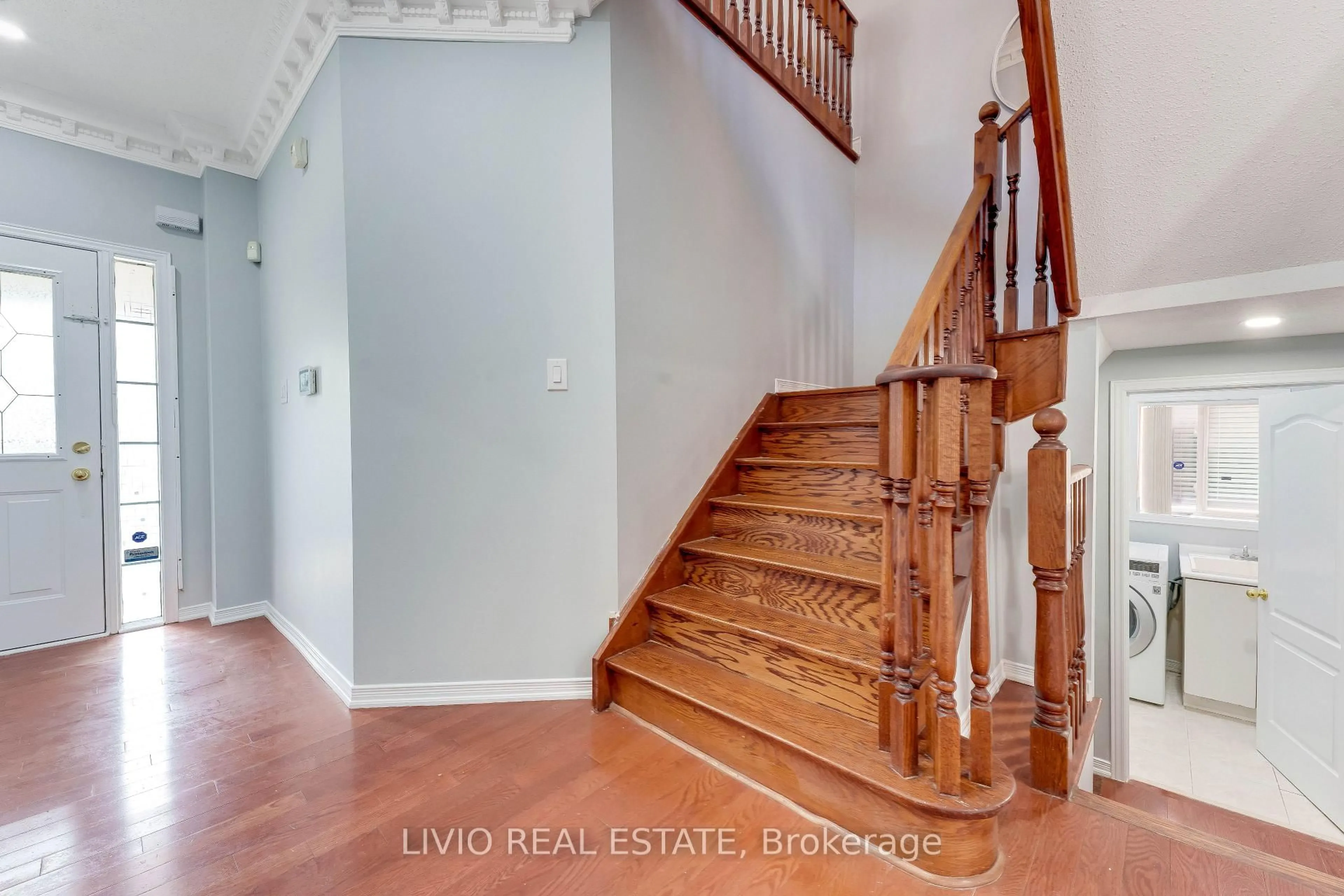 Stairs for 3209 Cactus Gate, Mississauga Ontario L5N 8M7