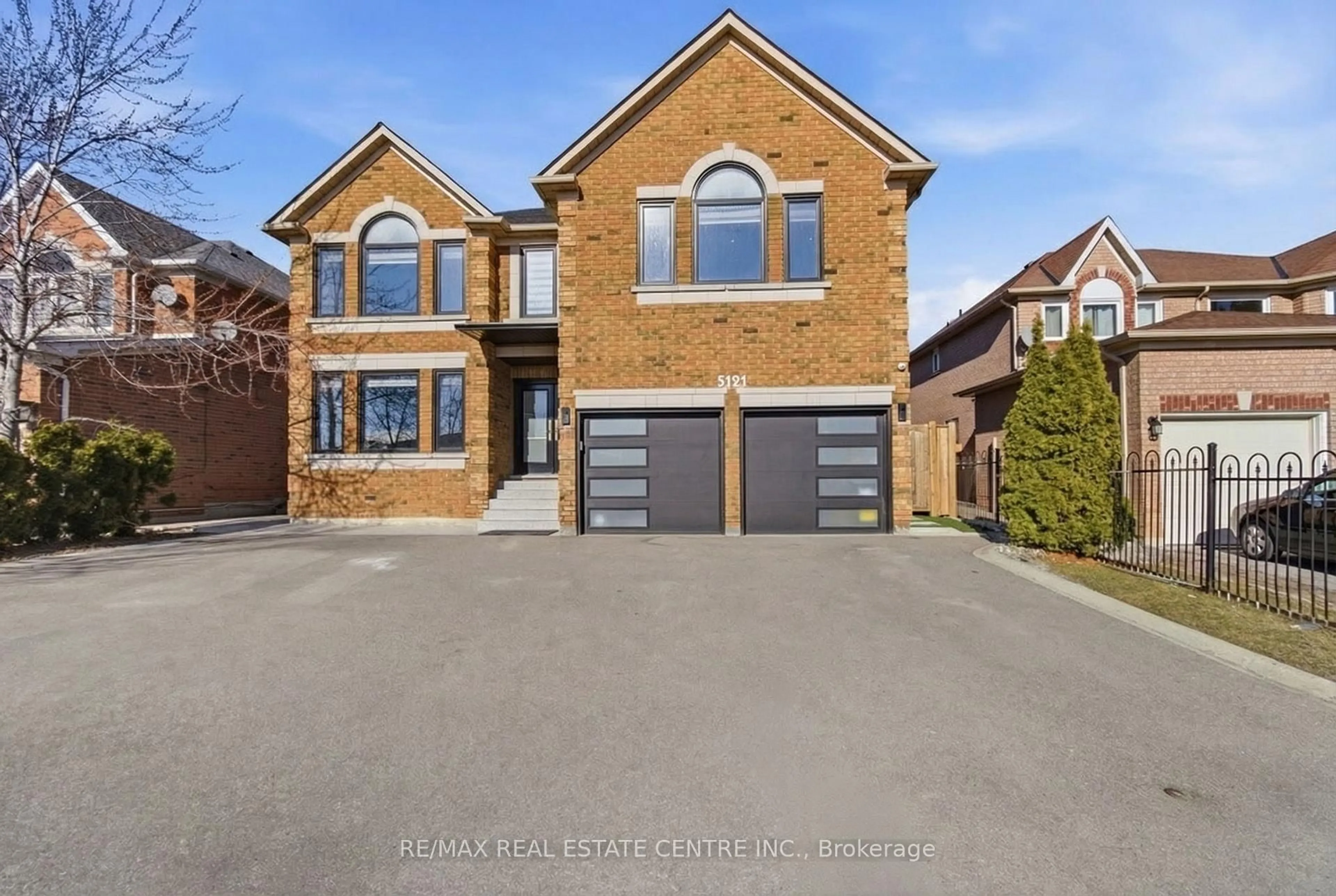 Home with brick exterior material, street for 5121 Creditview Rd, Mississauga Ontario L5V 1R8