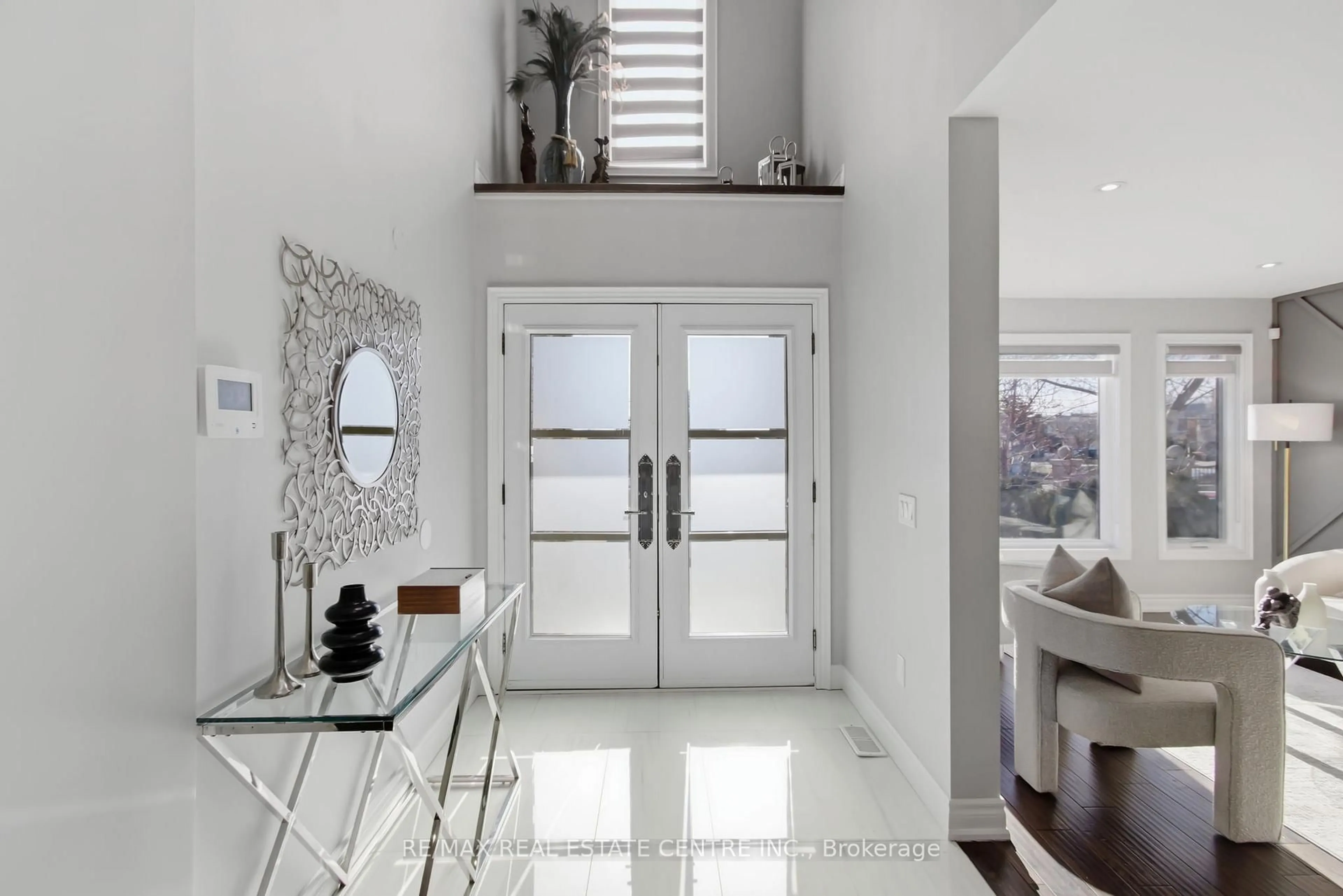 Indoor entryway for 5121 Creditview Rd, Mississauga Ontario L5V 1R8