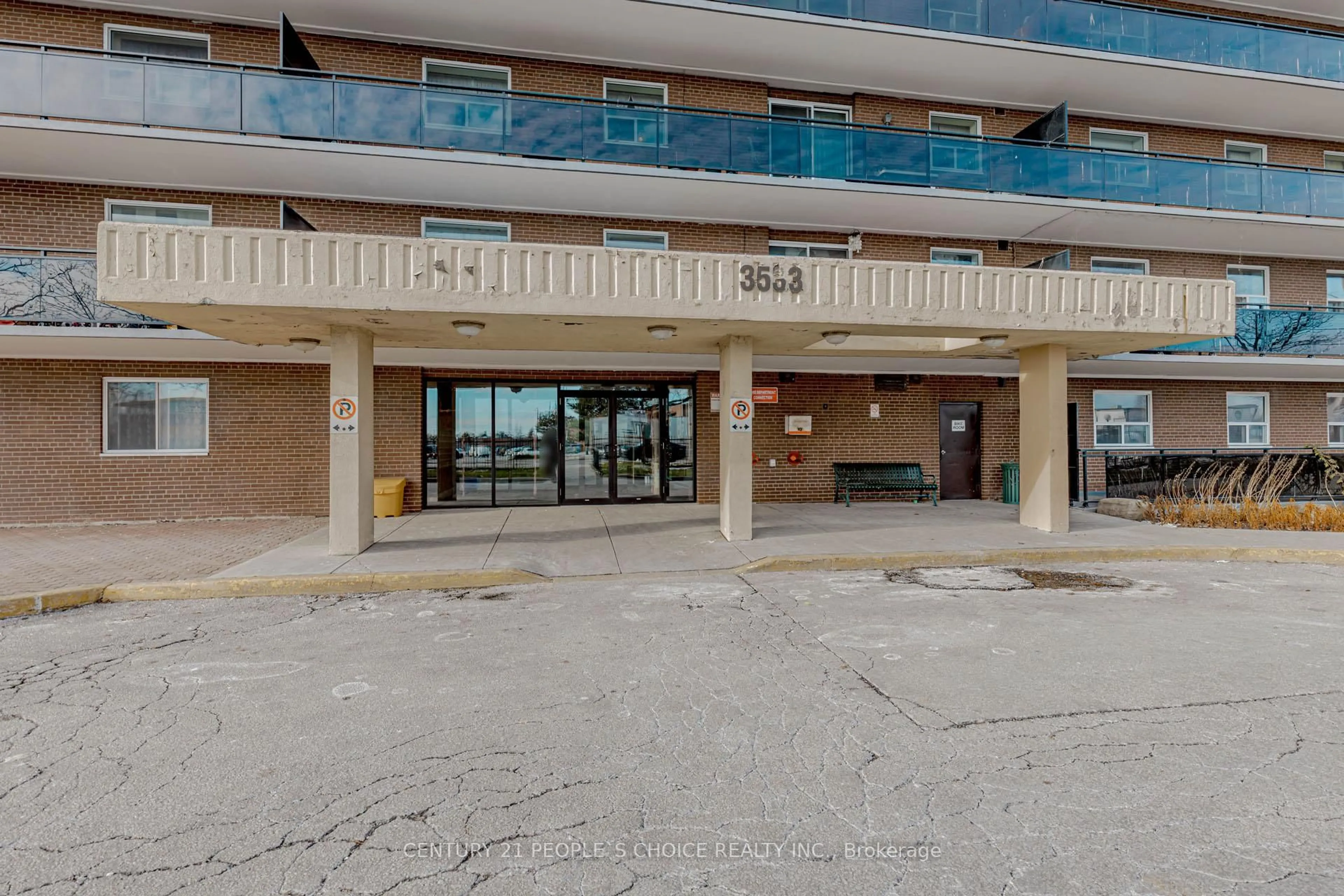 Indoor foyer for 3533 Derry Rd #801, Mississauga Ontario L4T 1B1