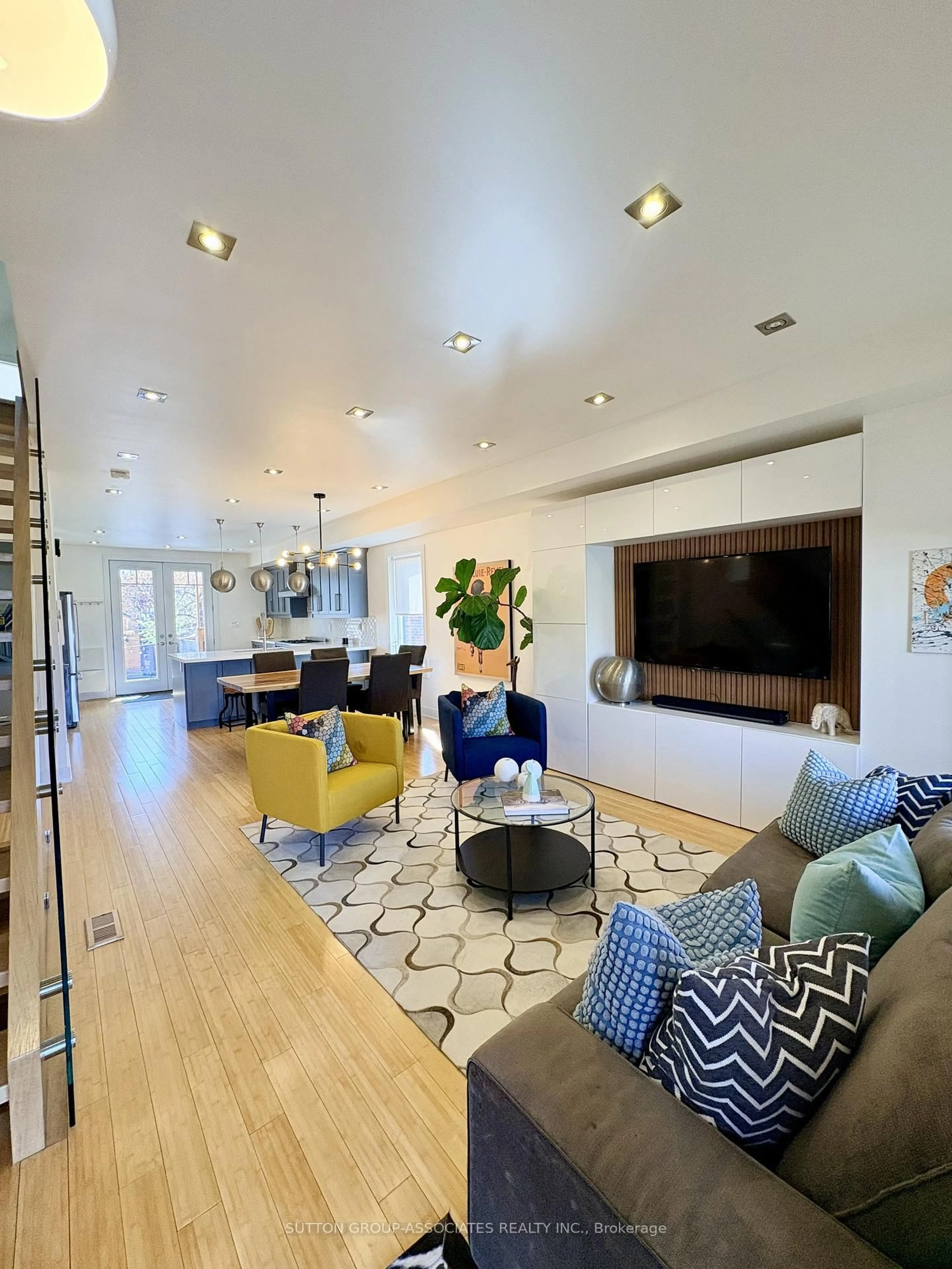 Living room with furniture, unknown for 215 Ennerdale Rd, Toronto Ontario M6E 4E1