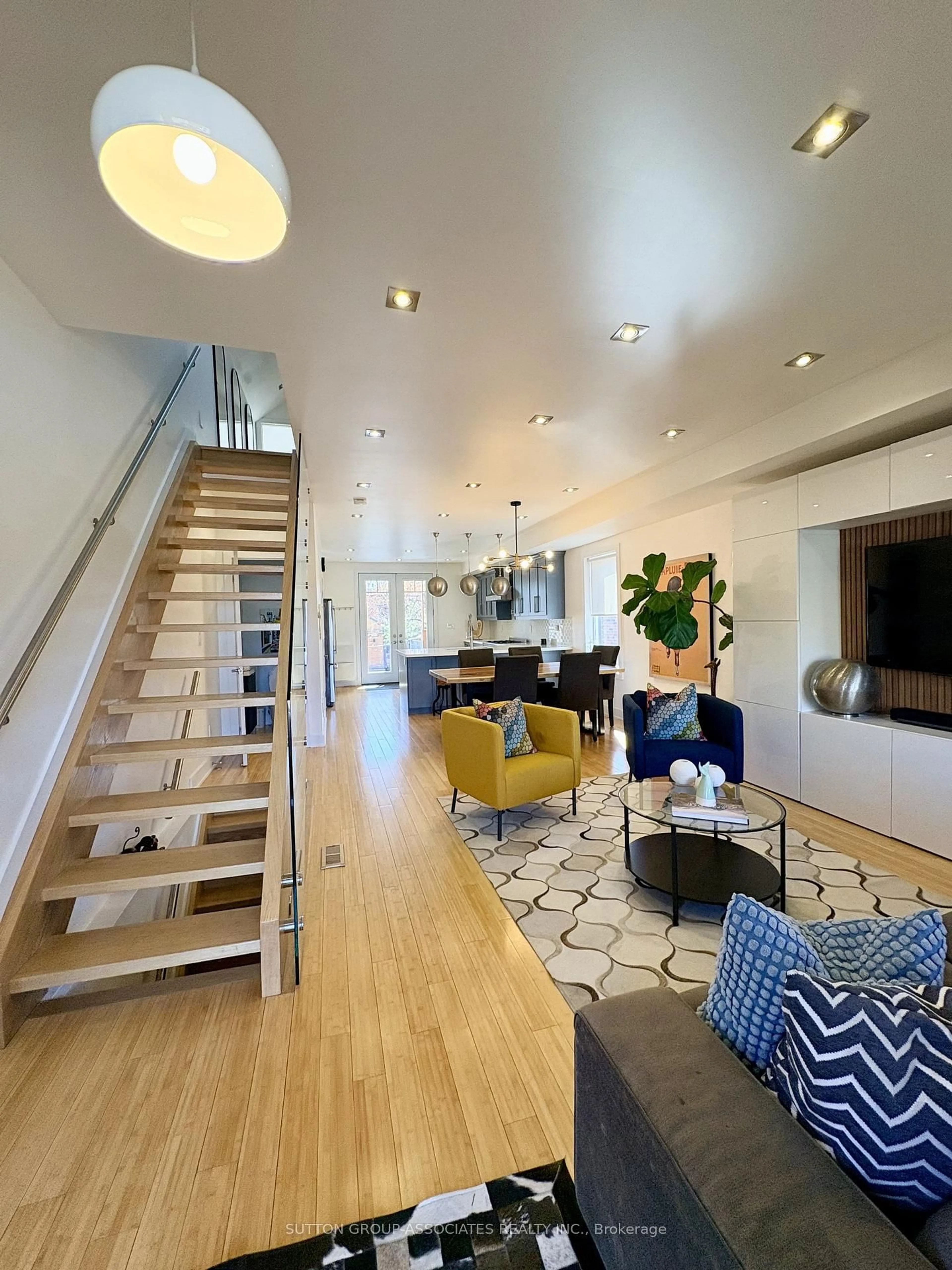 Living room with furniture, unknown for 215 Ennerdale Rd, Toronto Ontario M6E 4E1