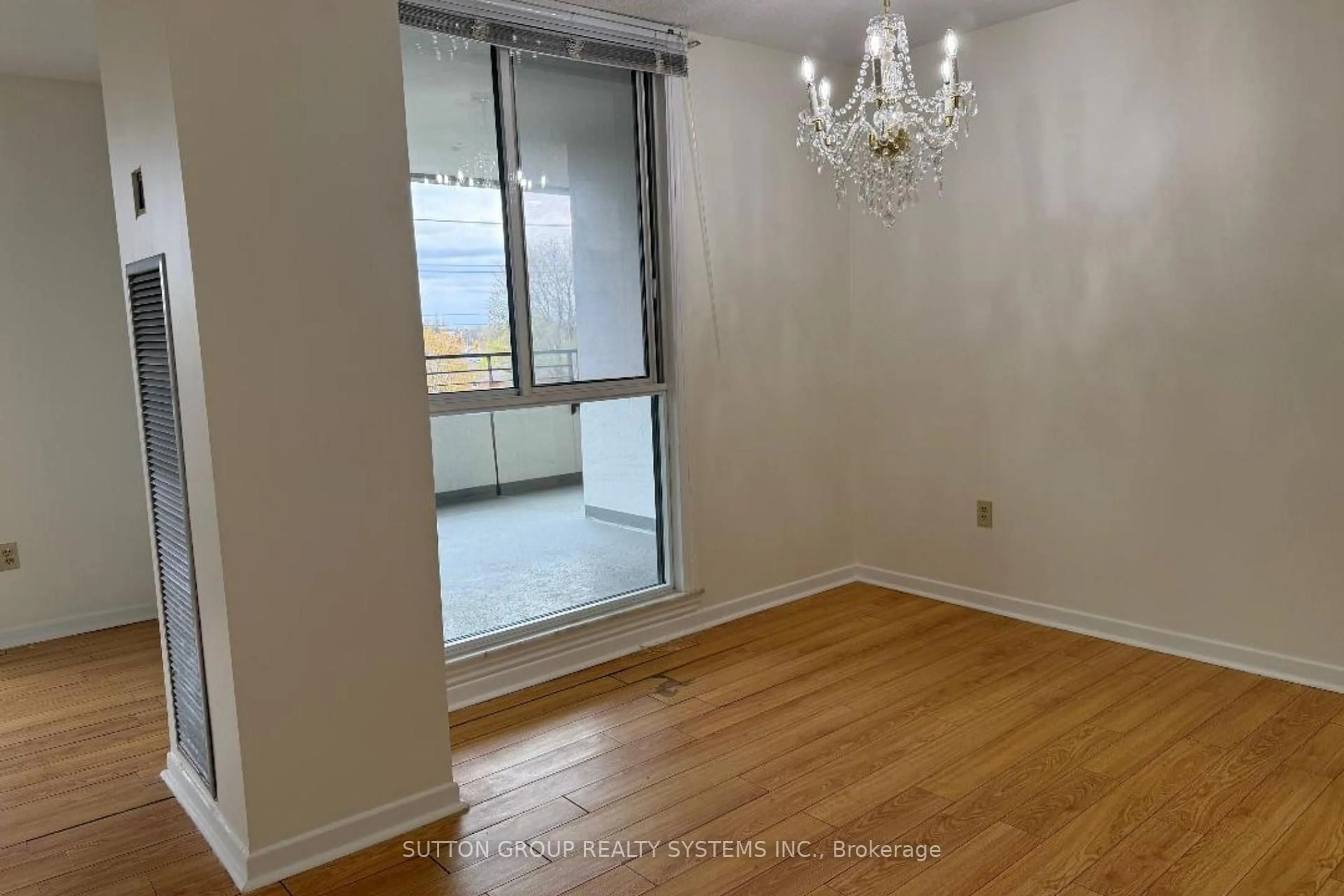 A pic of a room for 1300 Mississauga Valley Blvd #504, Mississauga Ontario L5A 3S8