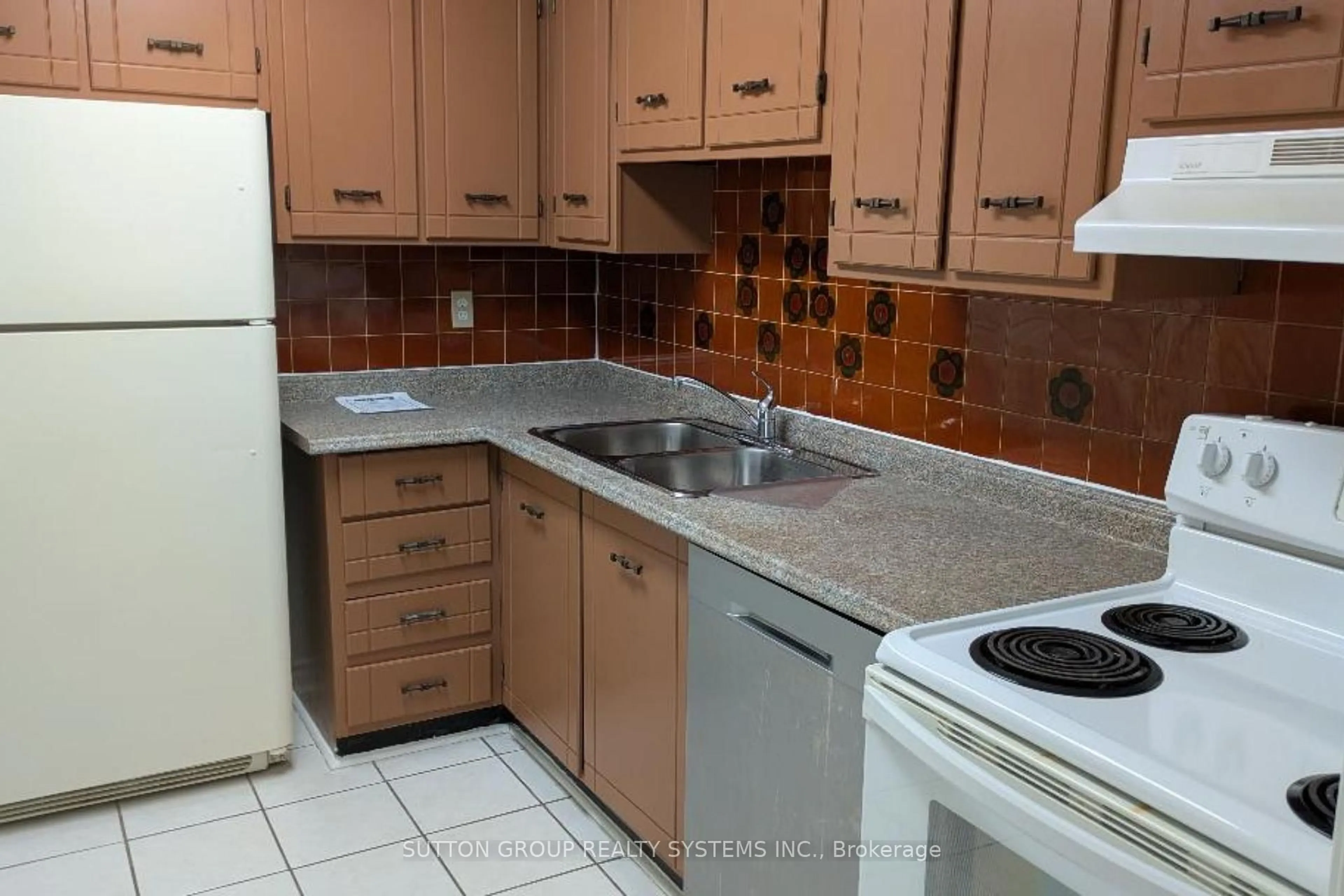 Standard kitchen, ceramic/tile floor for 1300 Mississauga Valley Blvd #504, Mississauga Ontario L5A 3S8