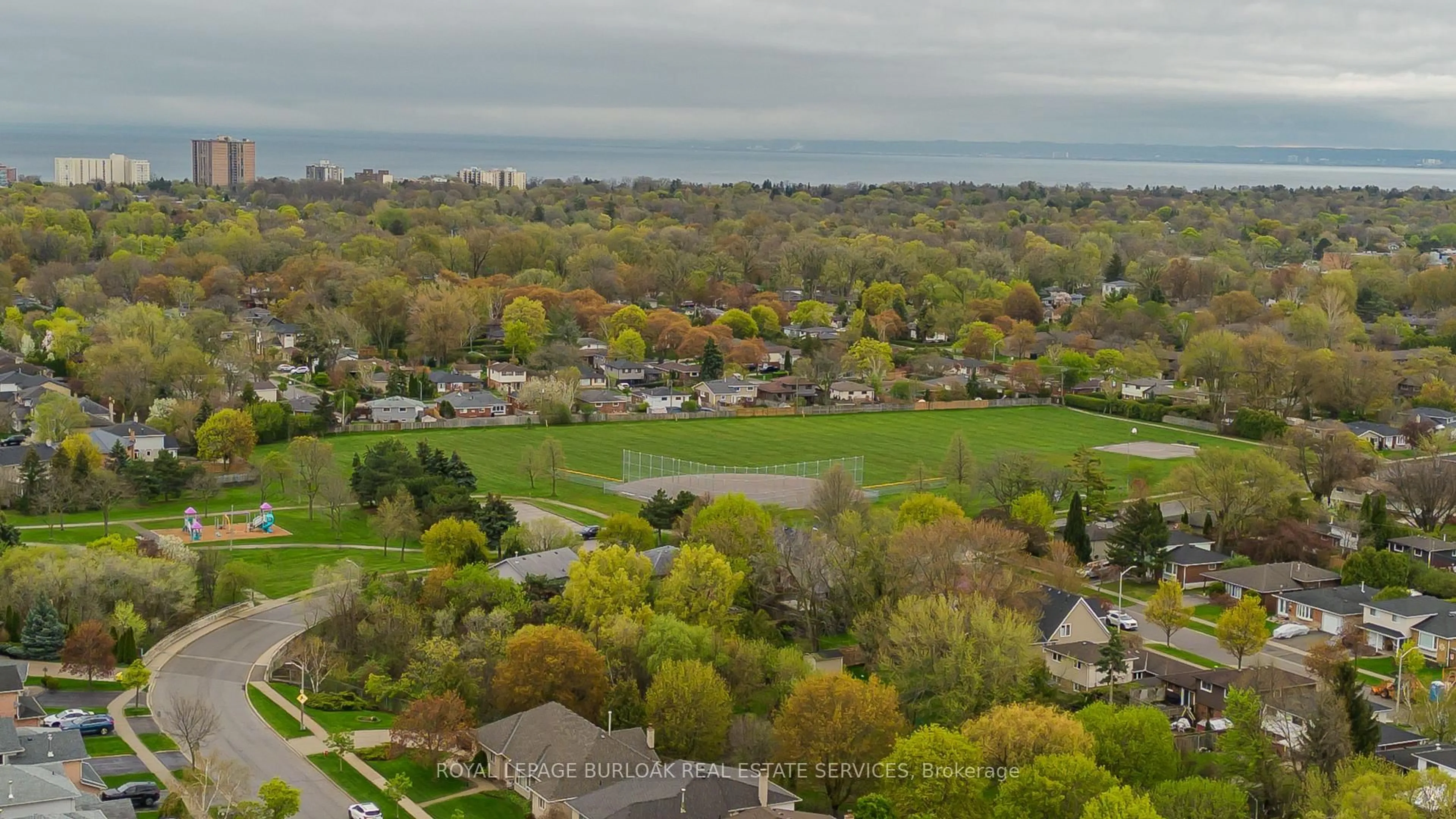 A pic from outside/outdoor area/front of a property/back of a property/a pic from drone, water/lake/river/ocean view for 5402 Sheldon Park Dr, Burlington Ontario L7L 5X1