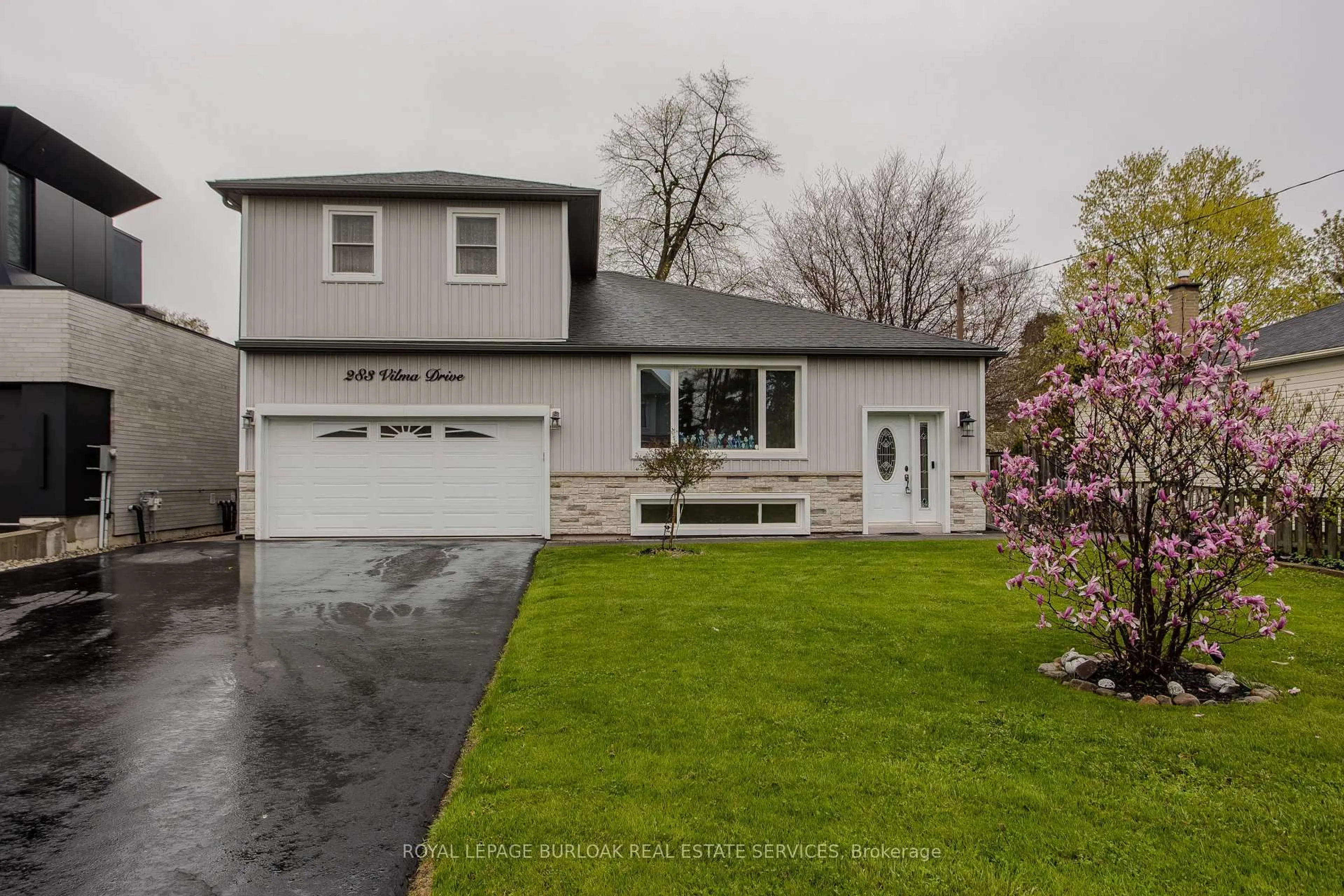 Home with vinyl exterior material, street for 283 Vilma Dr, Oakville Ontario L6L 3J9
