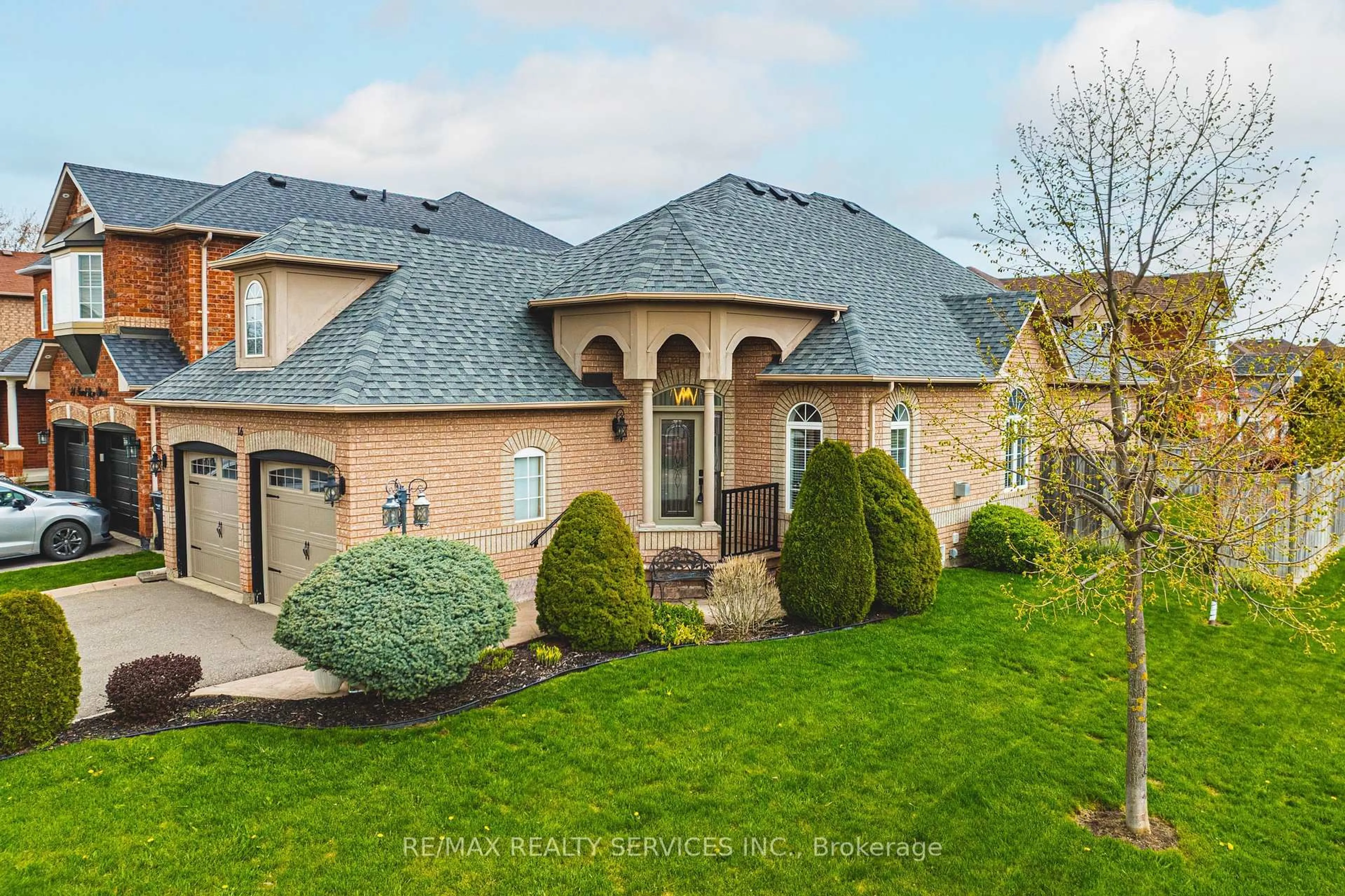 Home with brick exterior material, unknown for 16 Sunridge St, Brampton Ontario L7A 1W6