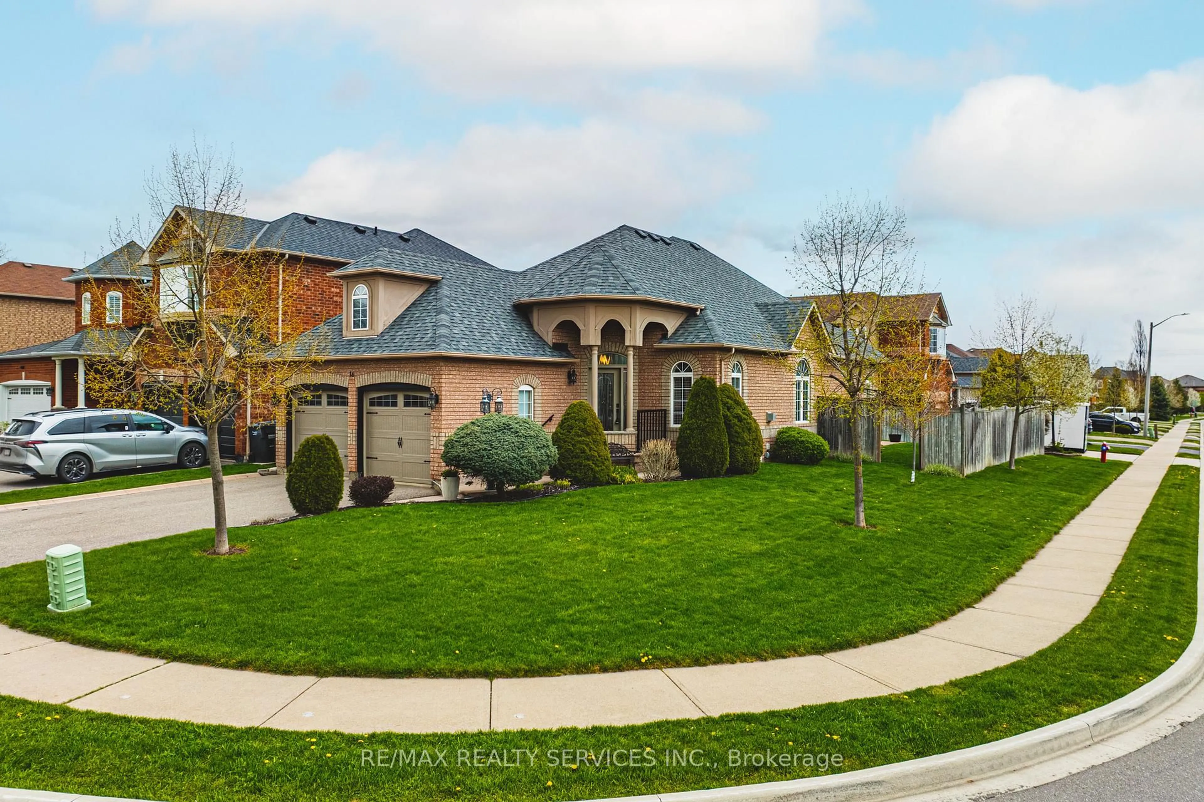 Home with brick exterior material, street for 16 Sunridge St, Brampton Ontario L7A 1W6