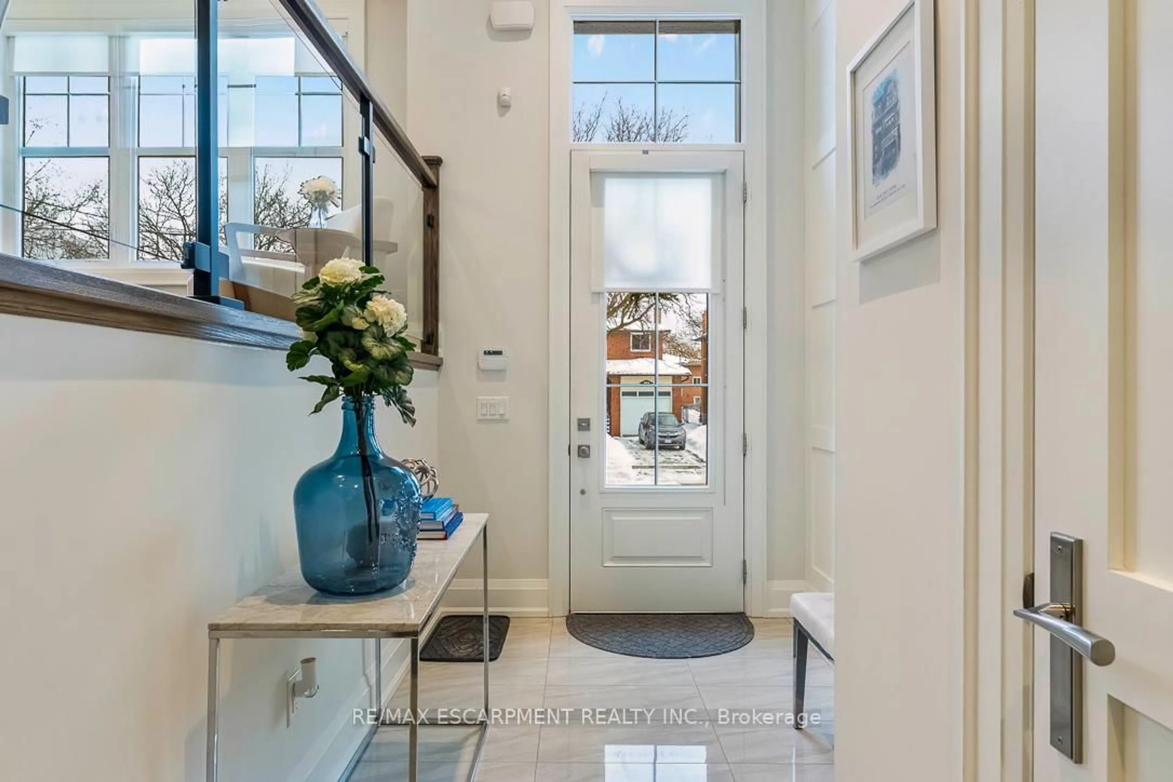 Indoor entryway for 56 Laburnham Ave, Toronto Ontario M8W 1S7