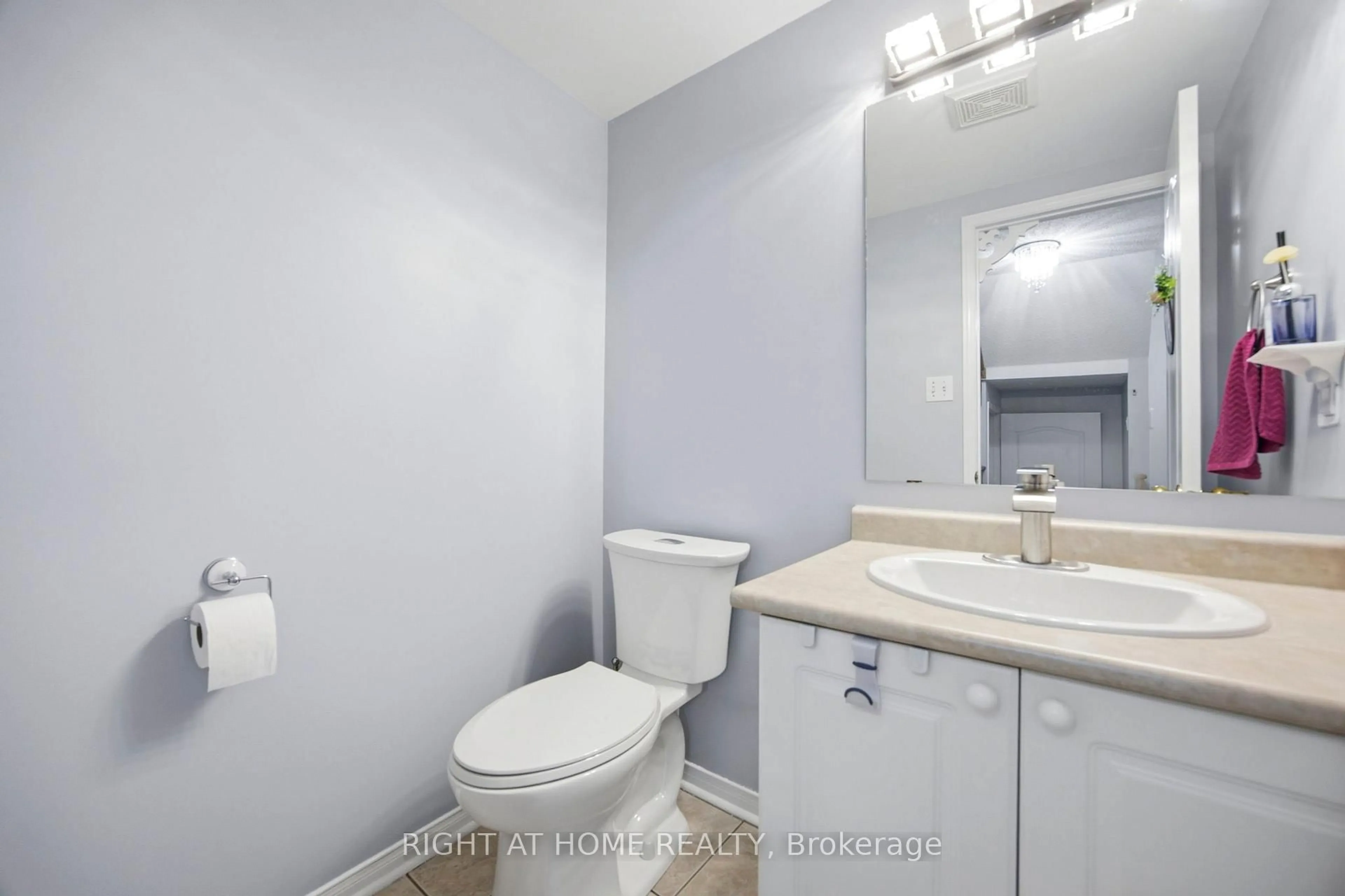 Standard bathroom, unknown for 1064 Pepperidge Cross, Mississauga Ontario L5W 1J5