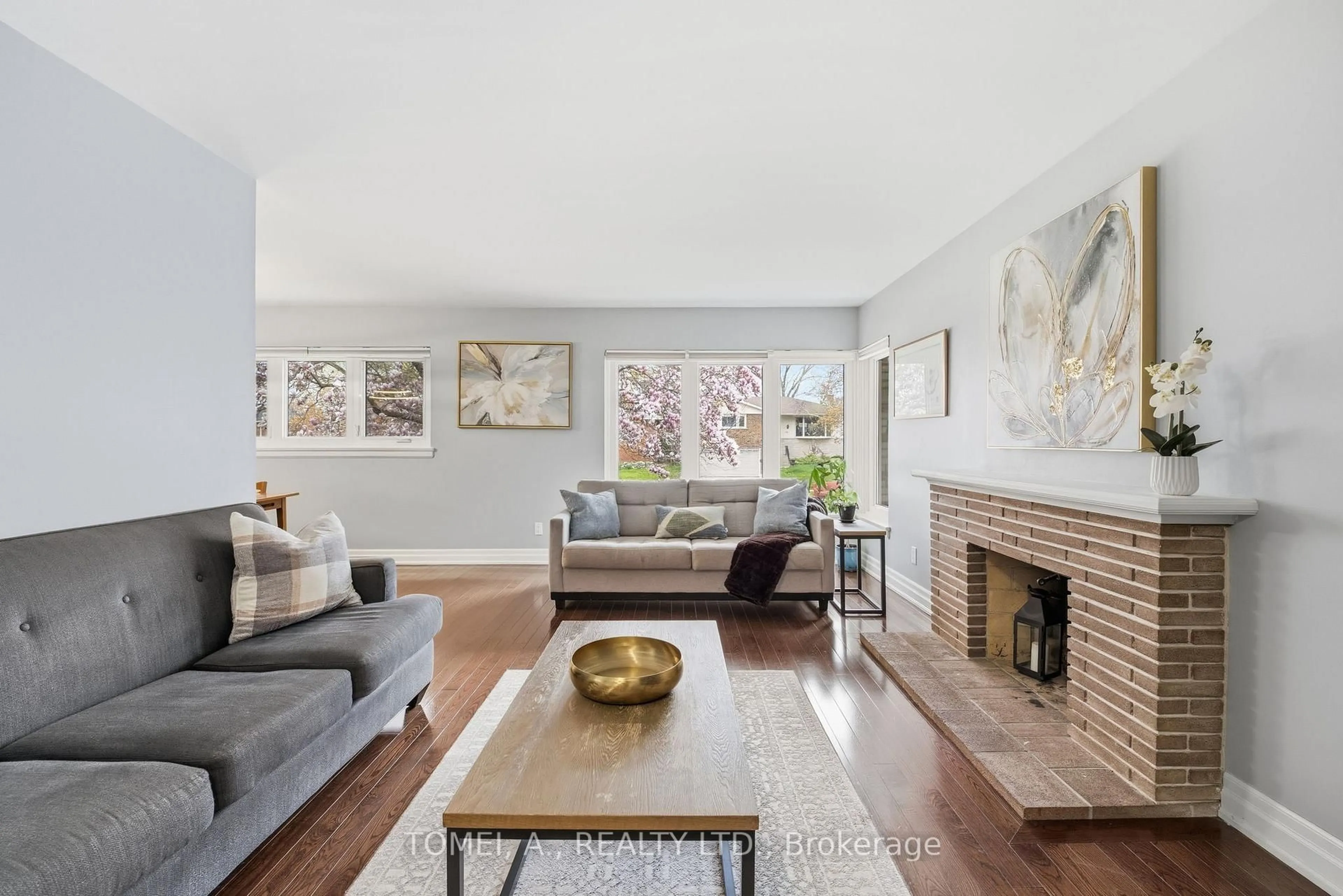 Living room with furniture, unknown for 105 Beaver Bend Cres, Toronto Ontario M9B 5R8